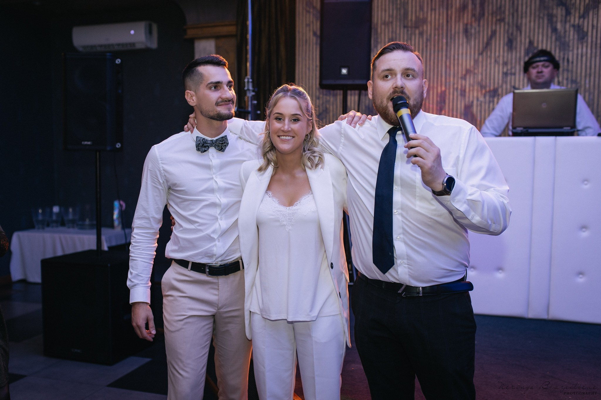 Vestuvinė fotosesija Kaune, Vienybės aikštėje, prie Lietuvos banko