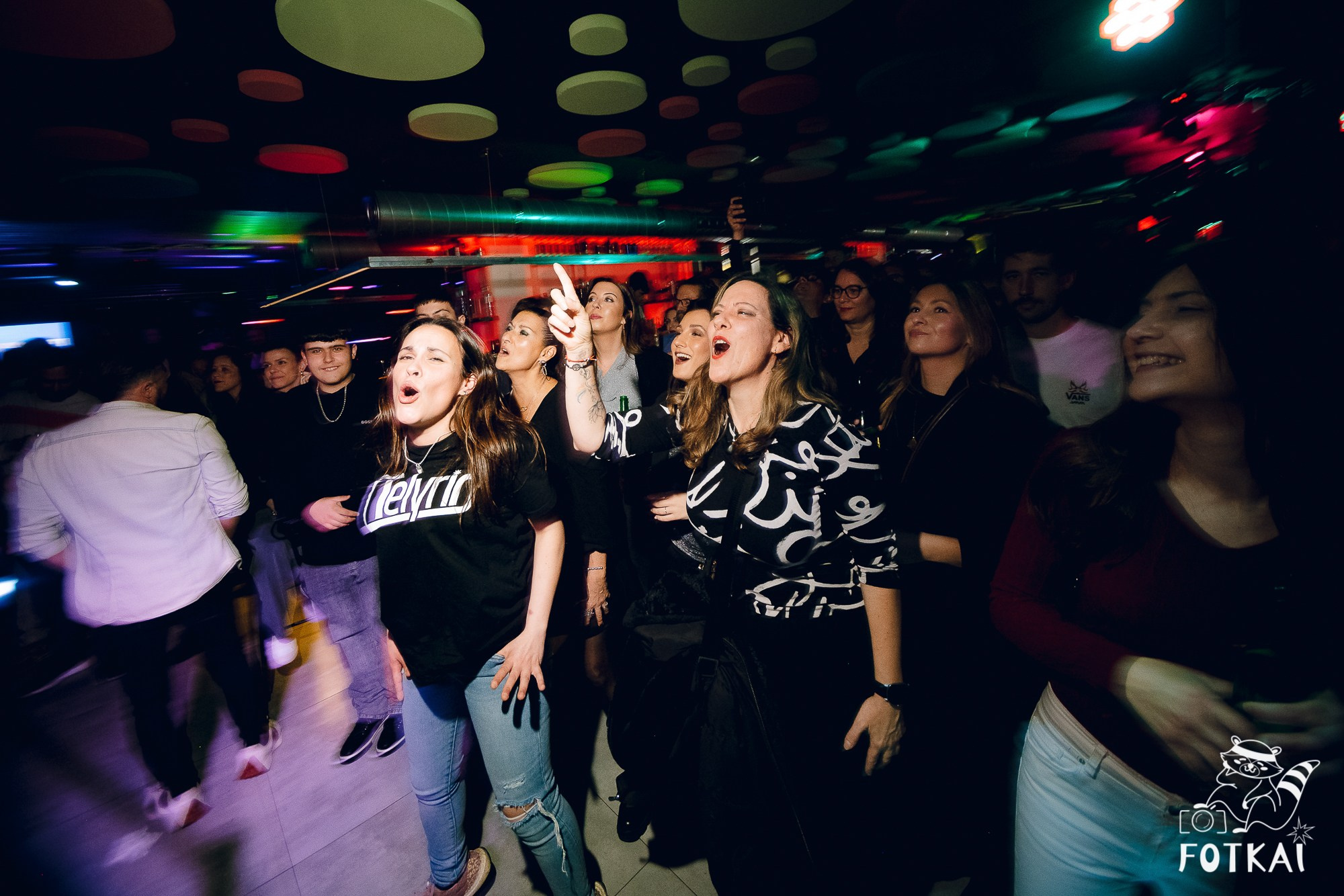 Концерт Delyrio в Confetti Playa Alicante — живое выступление группы, февраль 2026 | FOTKAI