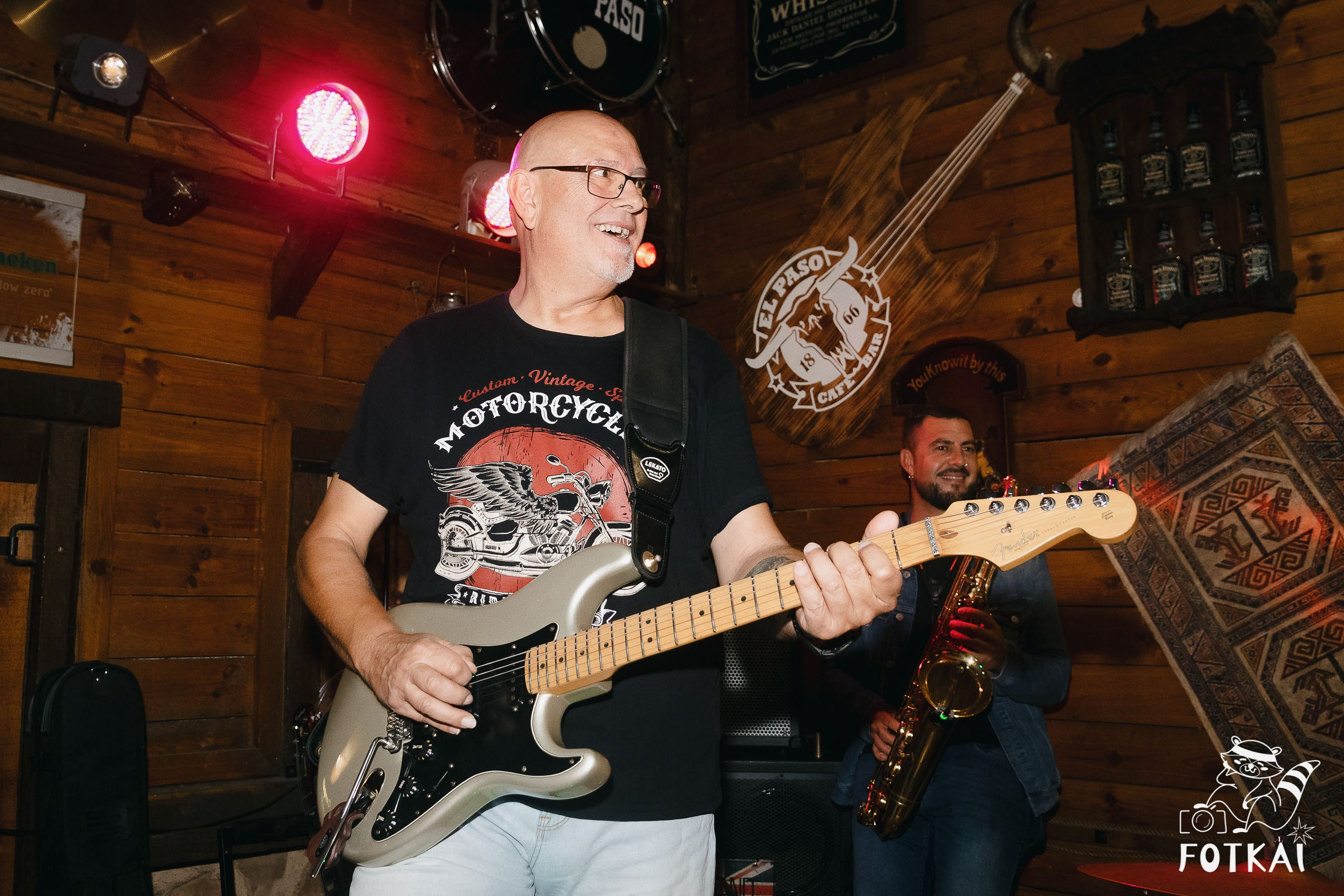 Фоторепортаж JAM Night в El Paso Bar, Torrevieja — живая музыка и атмосфера Коста-Бланки | FOTKAI