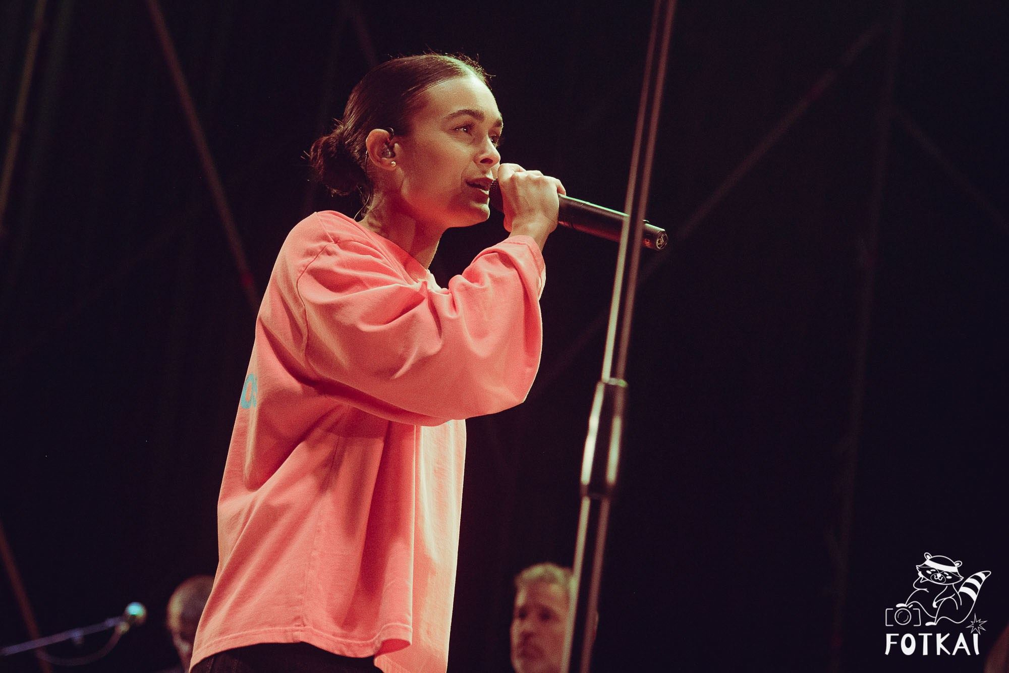Marta Santos — Fotos del concierto en Alicante 2026: pop flamenco en El Muelle Live | FOTKAI