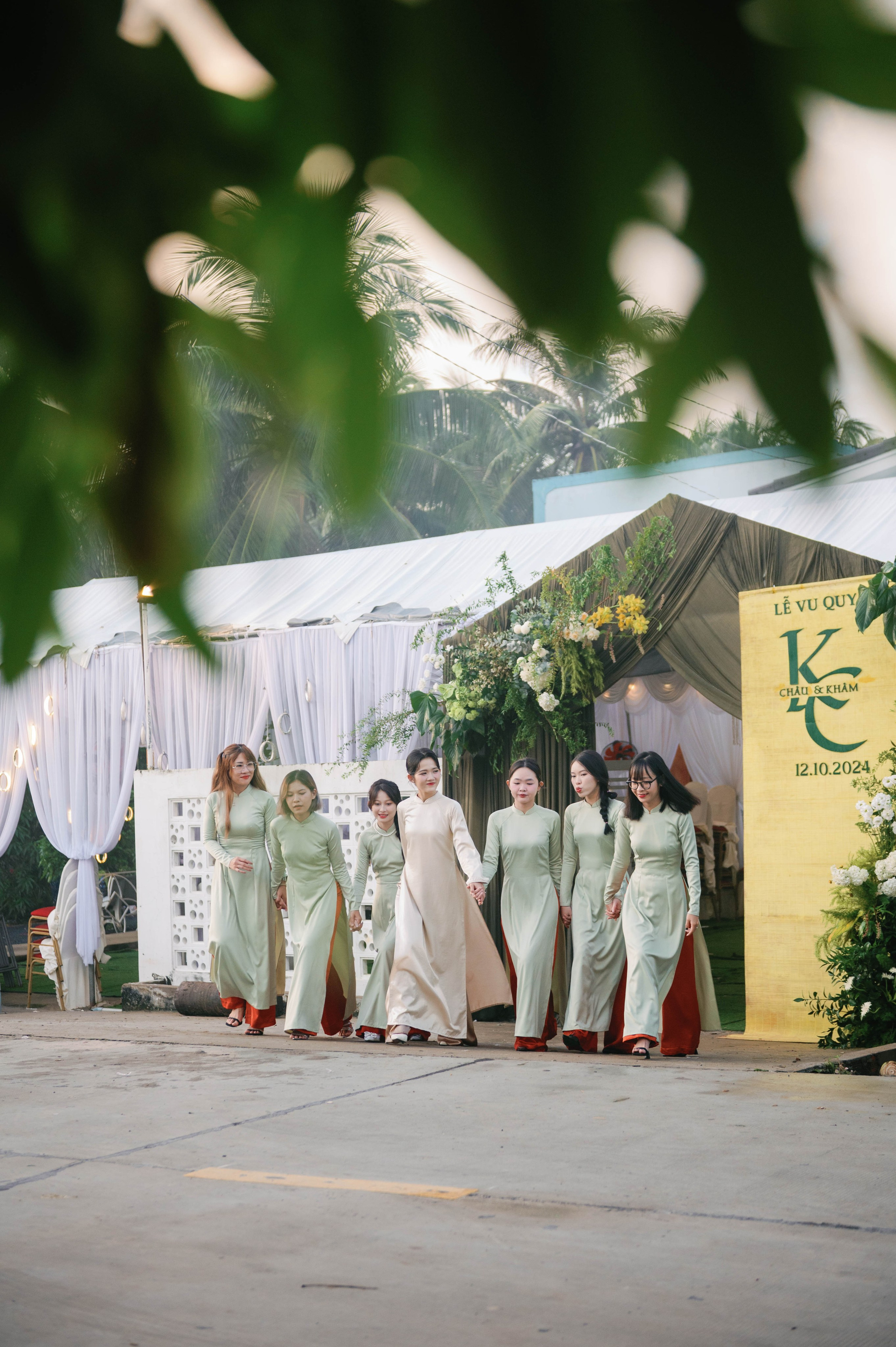 Khâm & Châu. Cam Images