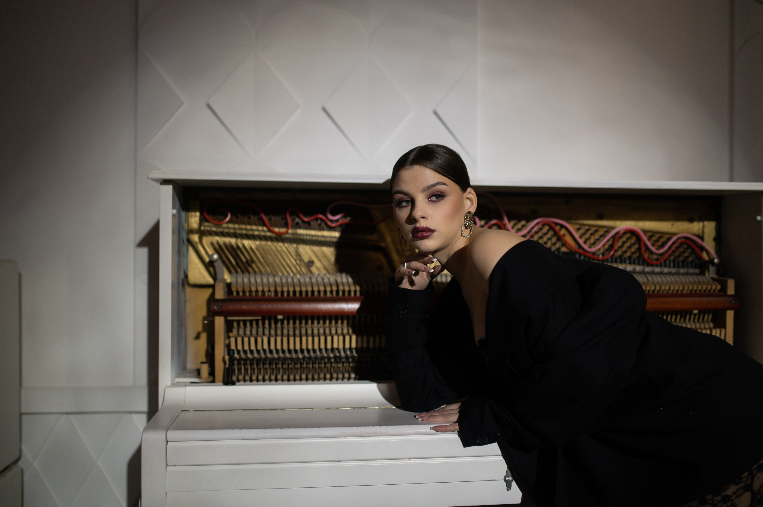 RED. Wedding and commercial photographer