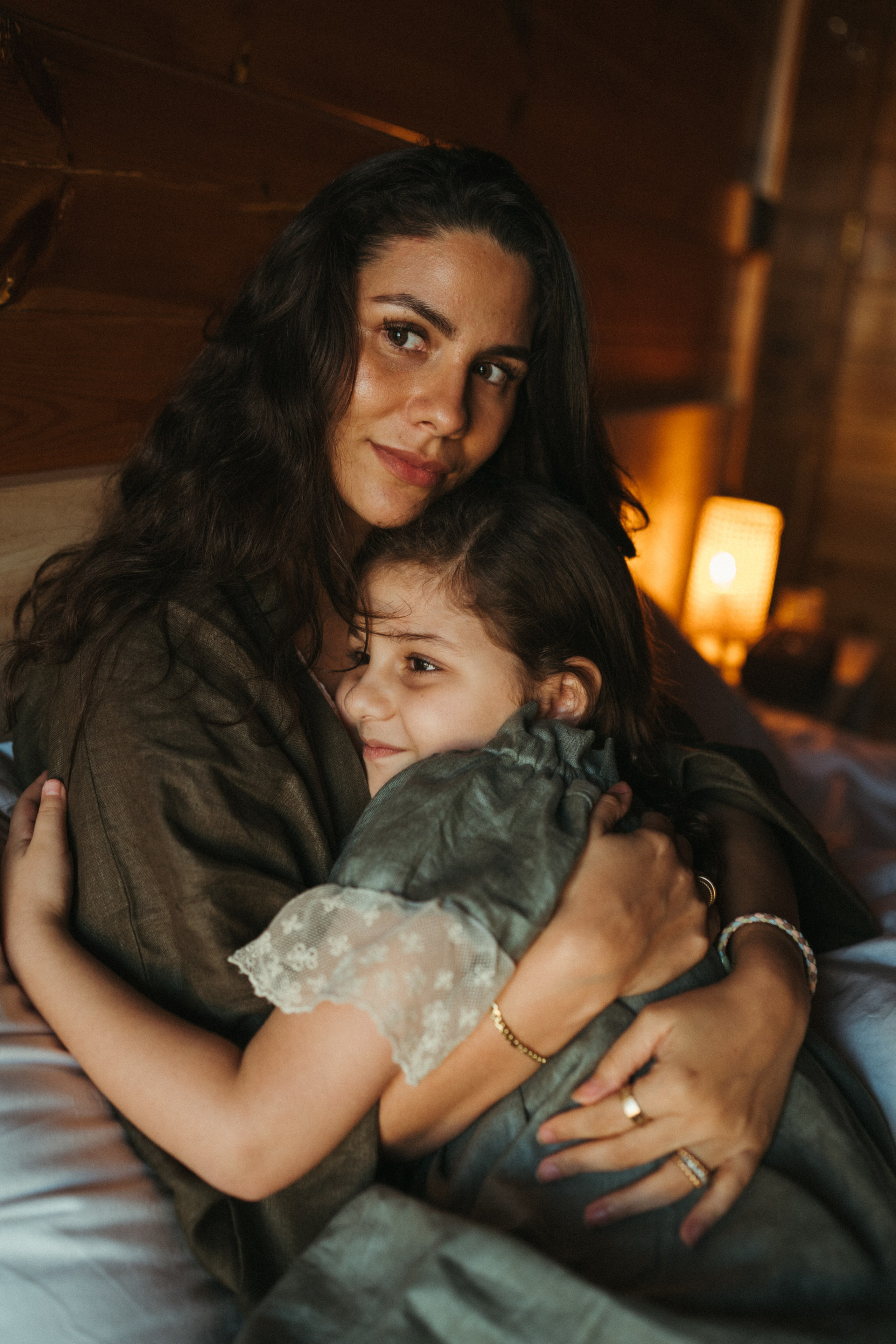 Amnah with daughters. Family photographer in Saudi Arabia