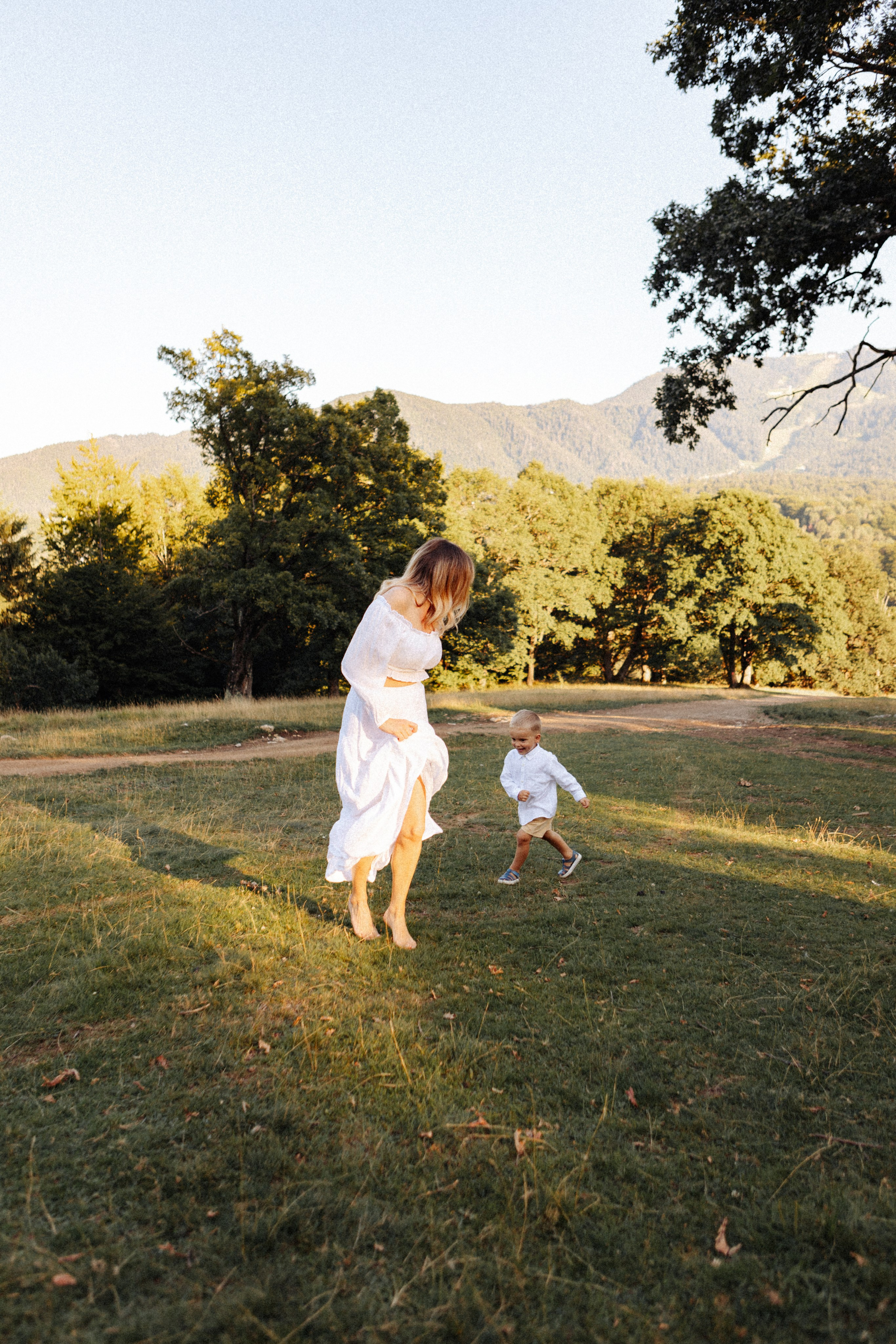 Ana, Vasile și Leo. Cristina Andronache fotograf Brașov fotograf de familie fotograf de nunta Brașov