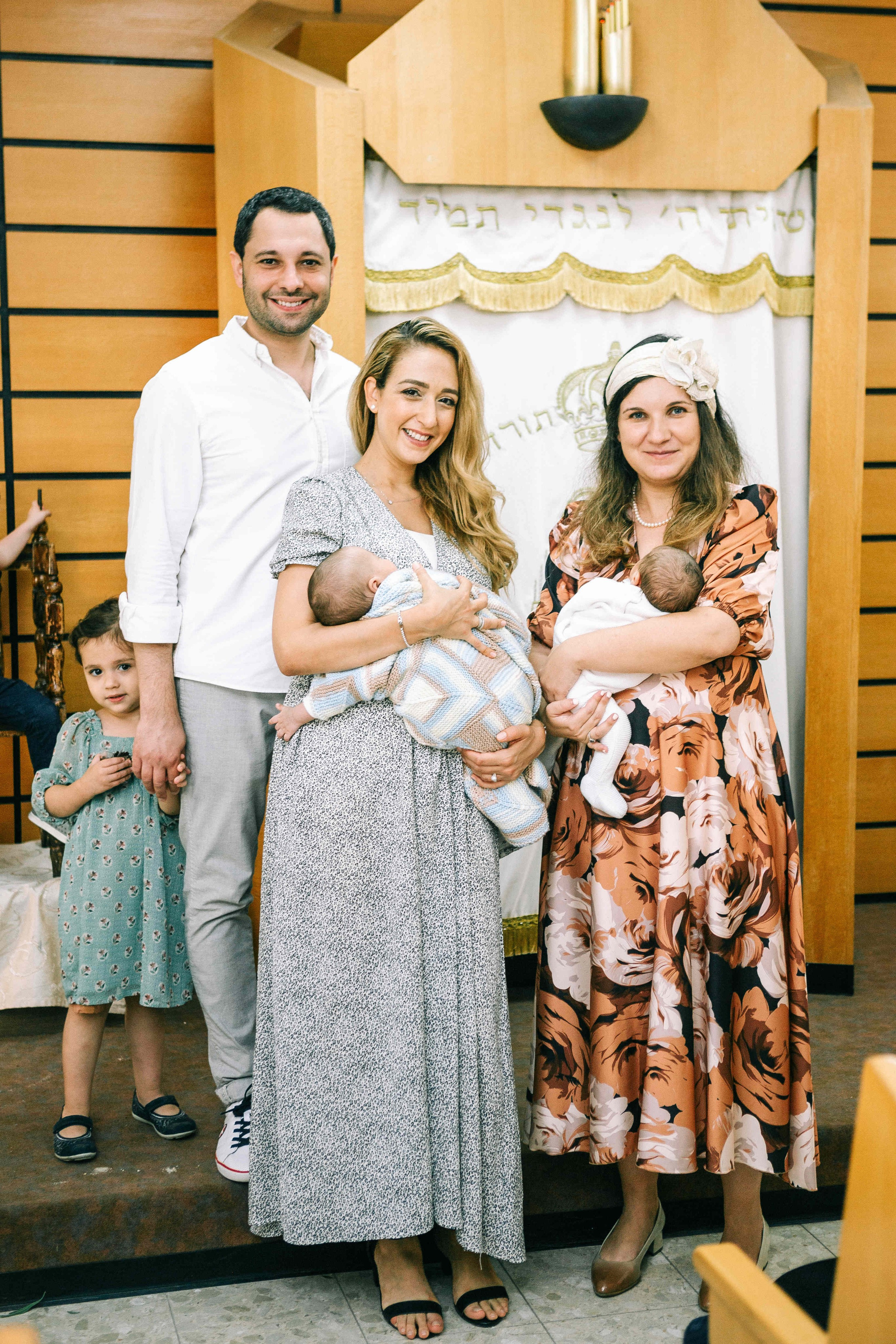 BRITH MILA IN THE SMALL SYNAGOGUE. PHOTOGRAPHER IN ISRAEL