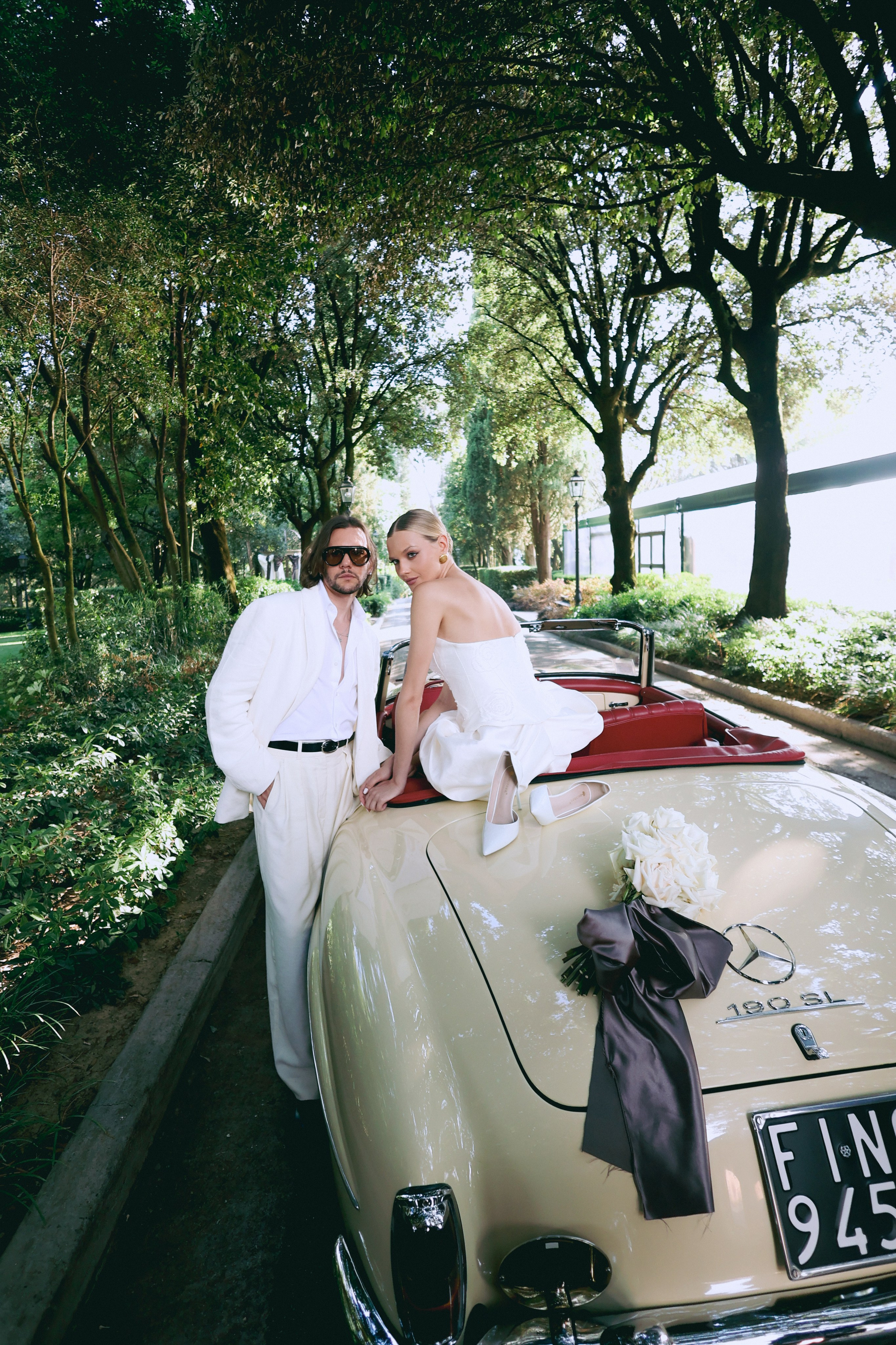 Tuscany wedding with vintage car