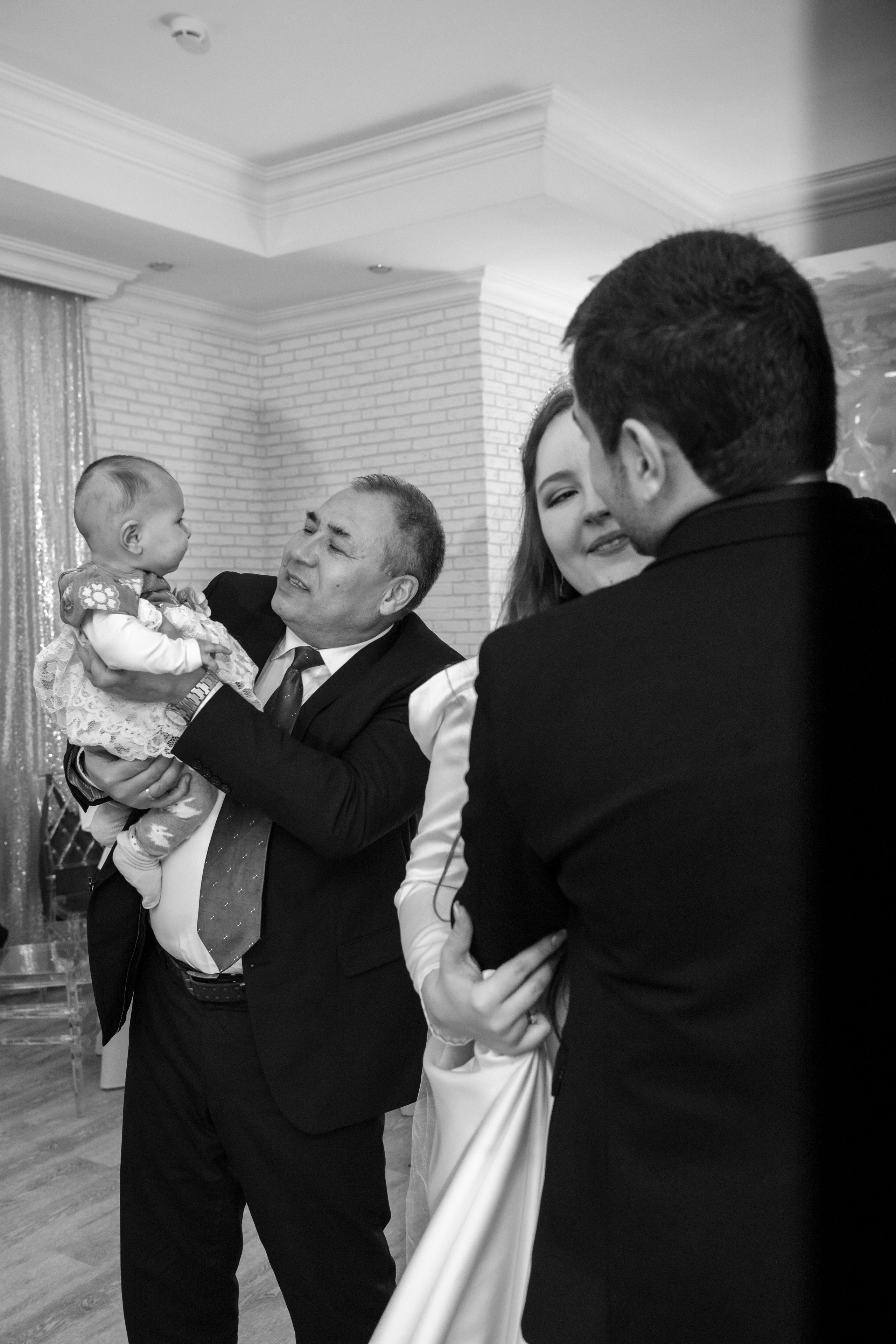 Anastasia ja Jon. Ekaterina Mansur, muotokuvafotografi Suomessa (Helsingissä ja Uudellam