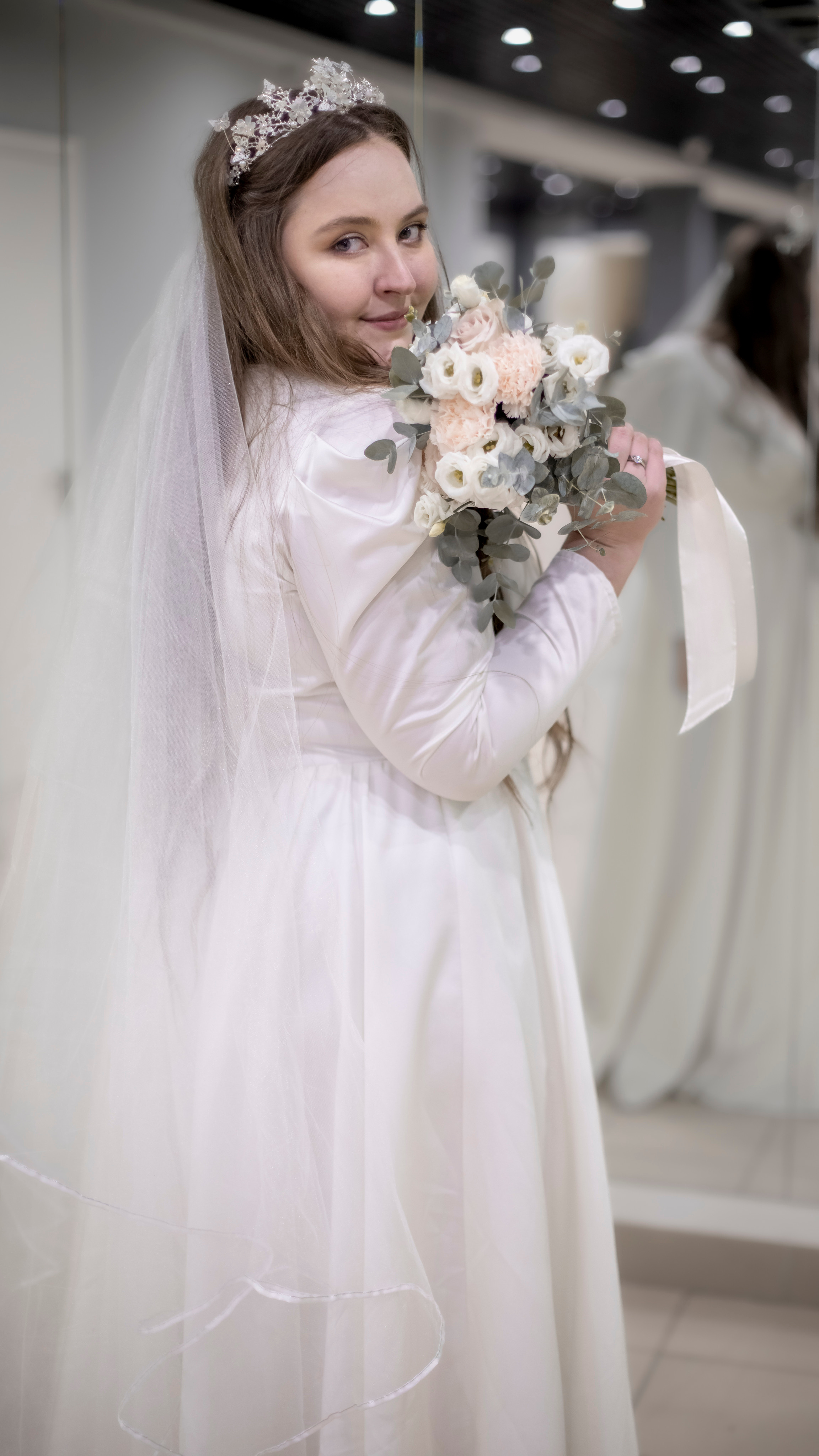 Anastasia ja Jon. Ekaterina Mansur, muotokuvafotografi Suomessa (Helsingissä ja Uudellam