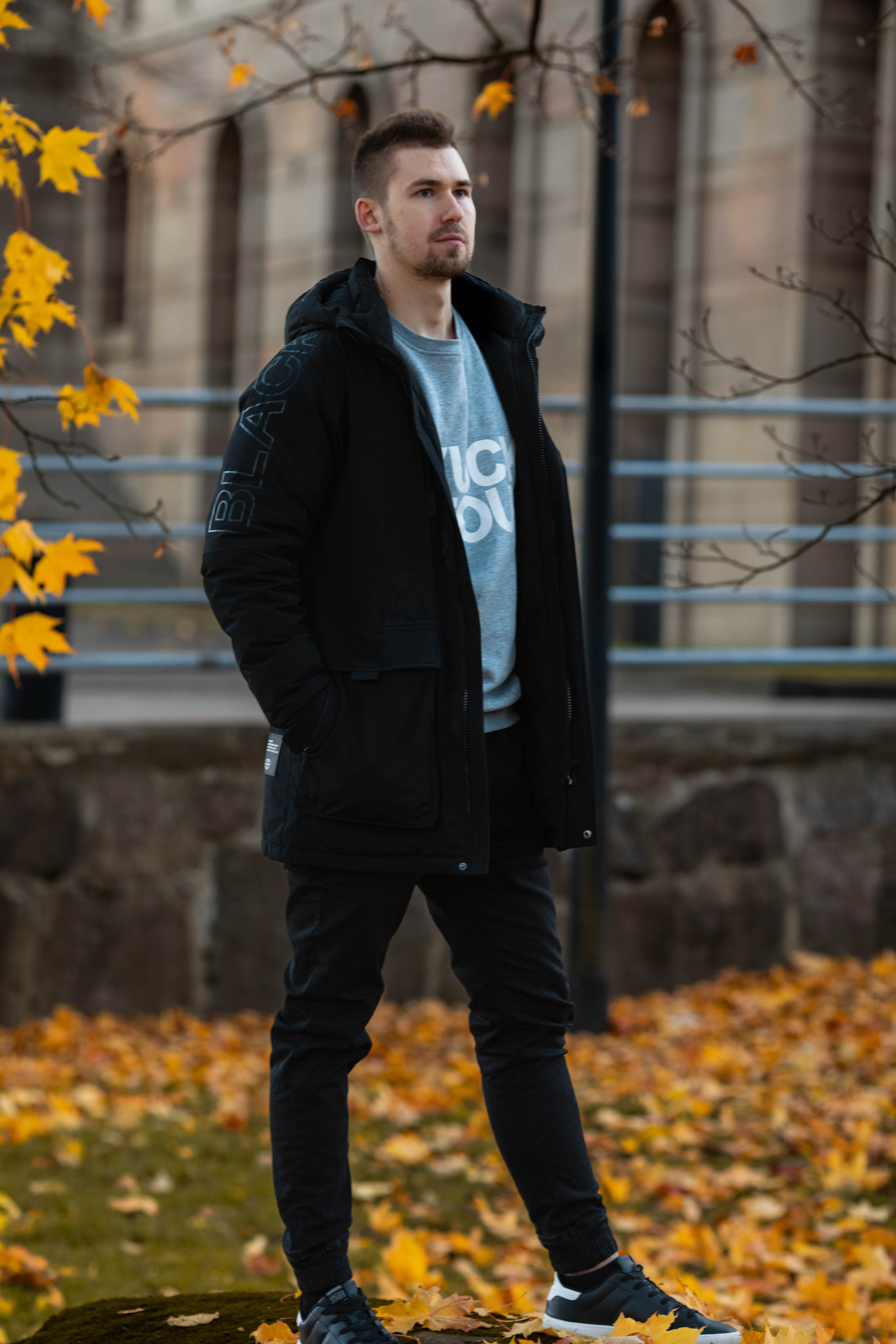 Syksyinen tarina. Ekaterina Mansur, muotokuvafotografi Suomessa (Helsingissä ja Uudellam