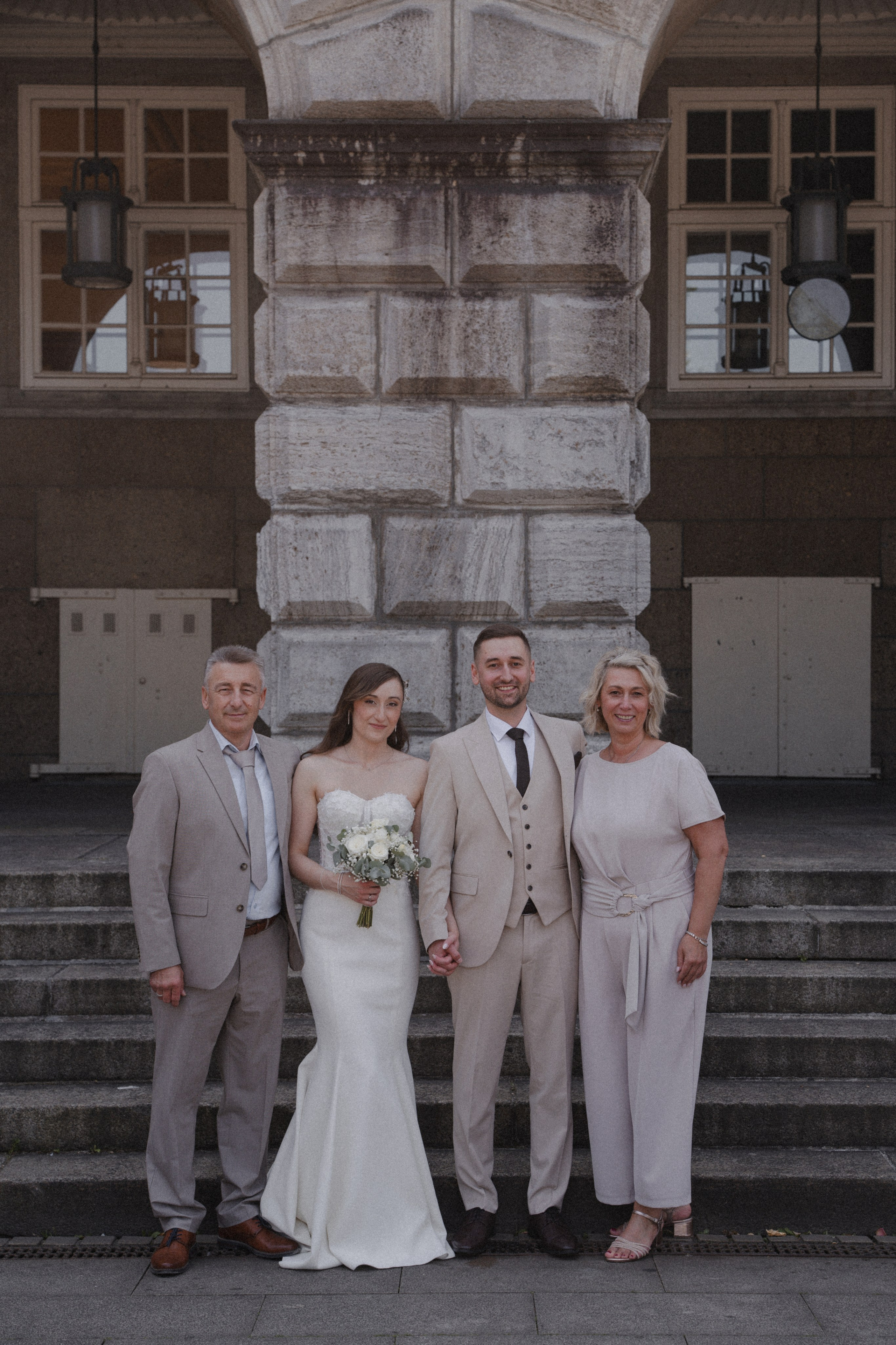 Anton & Jessica I Rathaus Mülheim an der Ruhr. Hochzeitsfotografin Bochum | Halyna Reiche Fotografie NRW