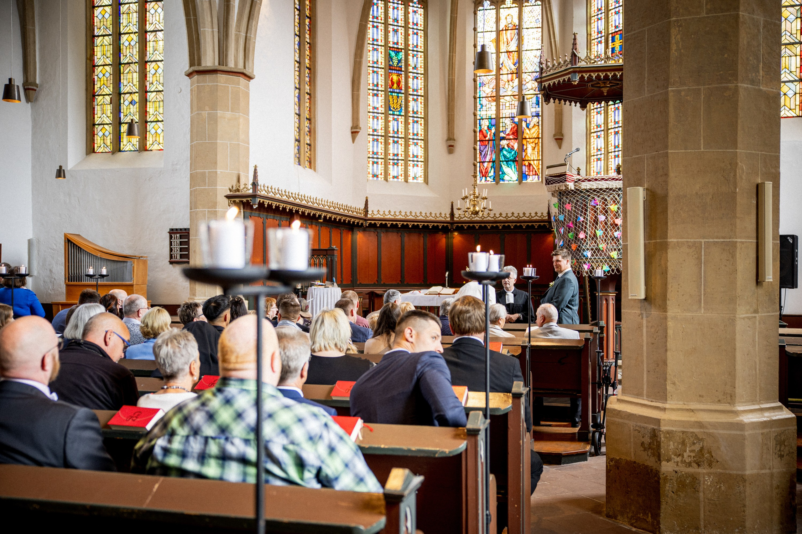 Kirchliche Trauung in Oerlinghausen – Emotionale Hochzeitsfotos & Stilvolle Reportagen!. Hochzeitsfotografin in Gütersloh | Authentische Hochzeitsreportagen | TK Photographie