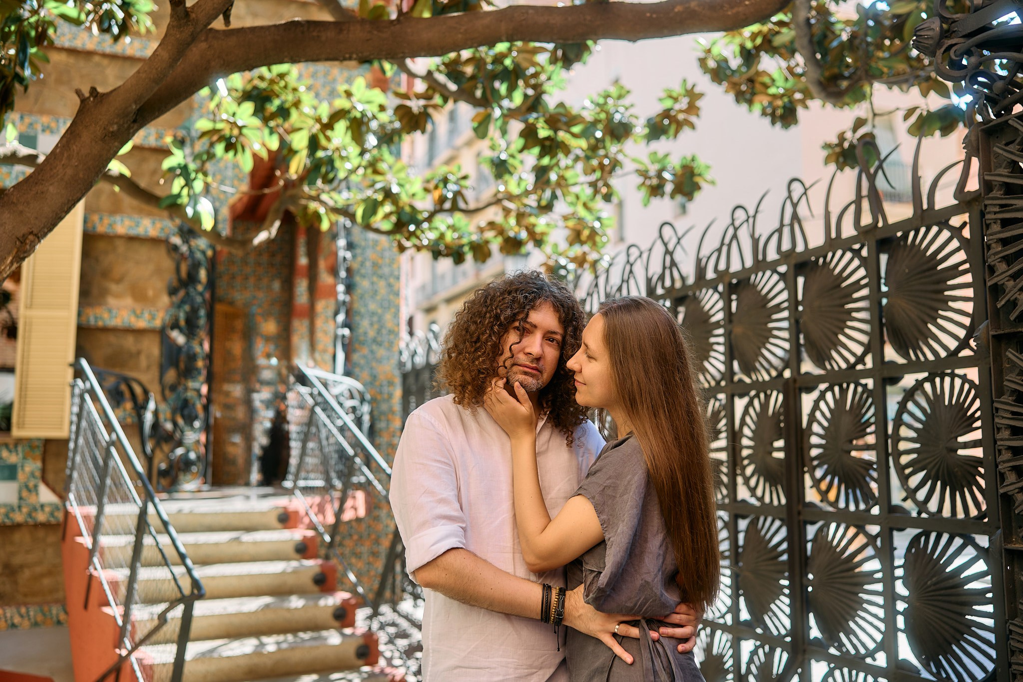 Description of the Casa Vicens location for a  love-story or individual photo shoot in Barcelona, examples of photos taken at this spot. POSTCARD.BCN Photographer Kate in Barcelona. Love-story, family or individual photo shoots