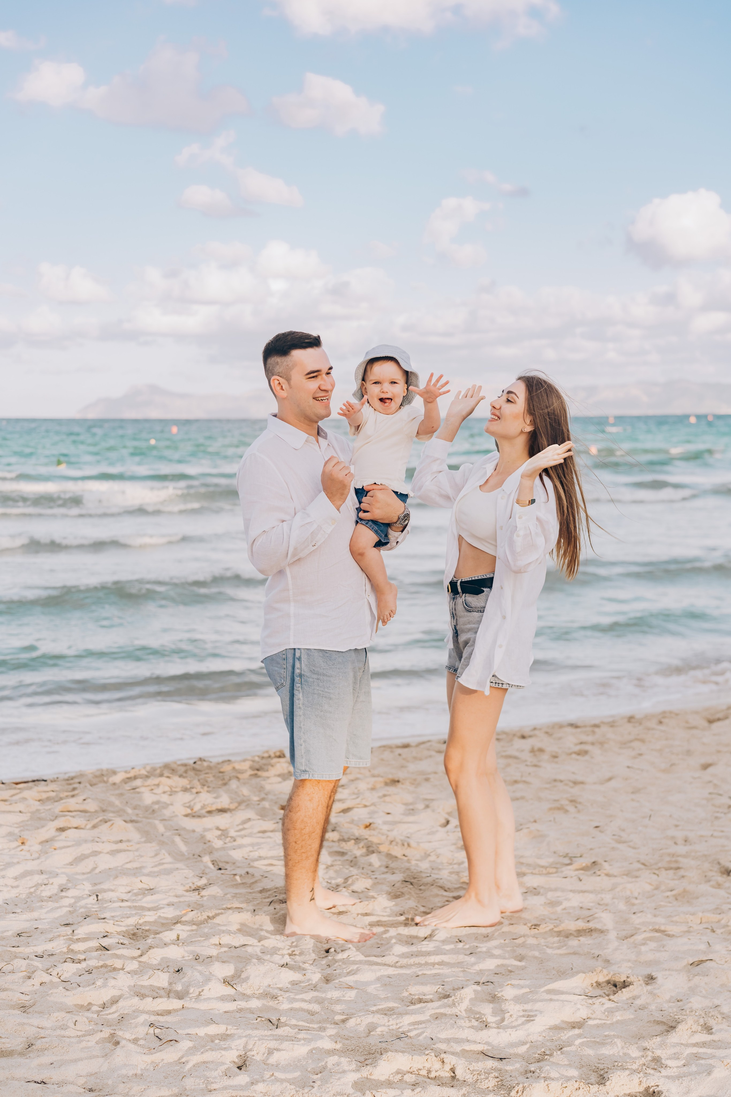 Sophisticated Tanya with her daughter and husband. Фотограф у Пальма де Майорка