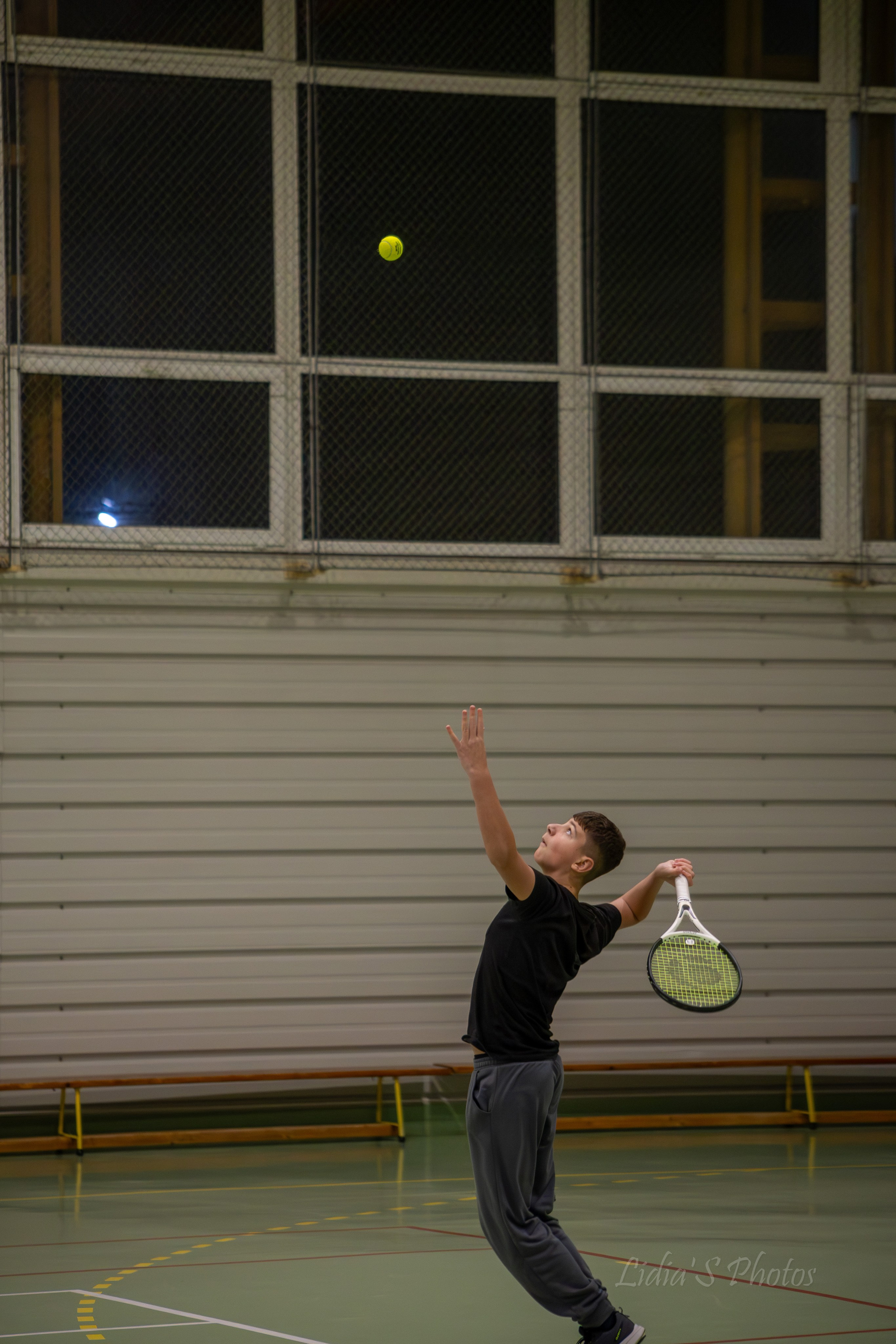 Turneu tenis de camp în sală. Fotograf. Lucrez cu oameni, produse și spații. Portret și fotografie creativă. Bacău, România. Lidia Savinoiu