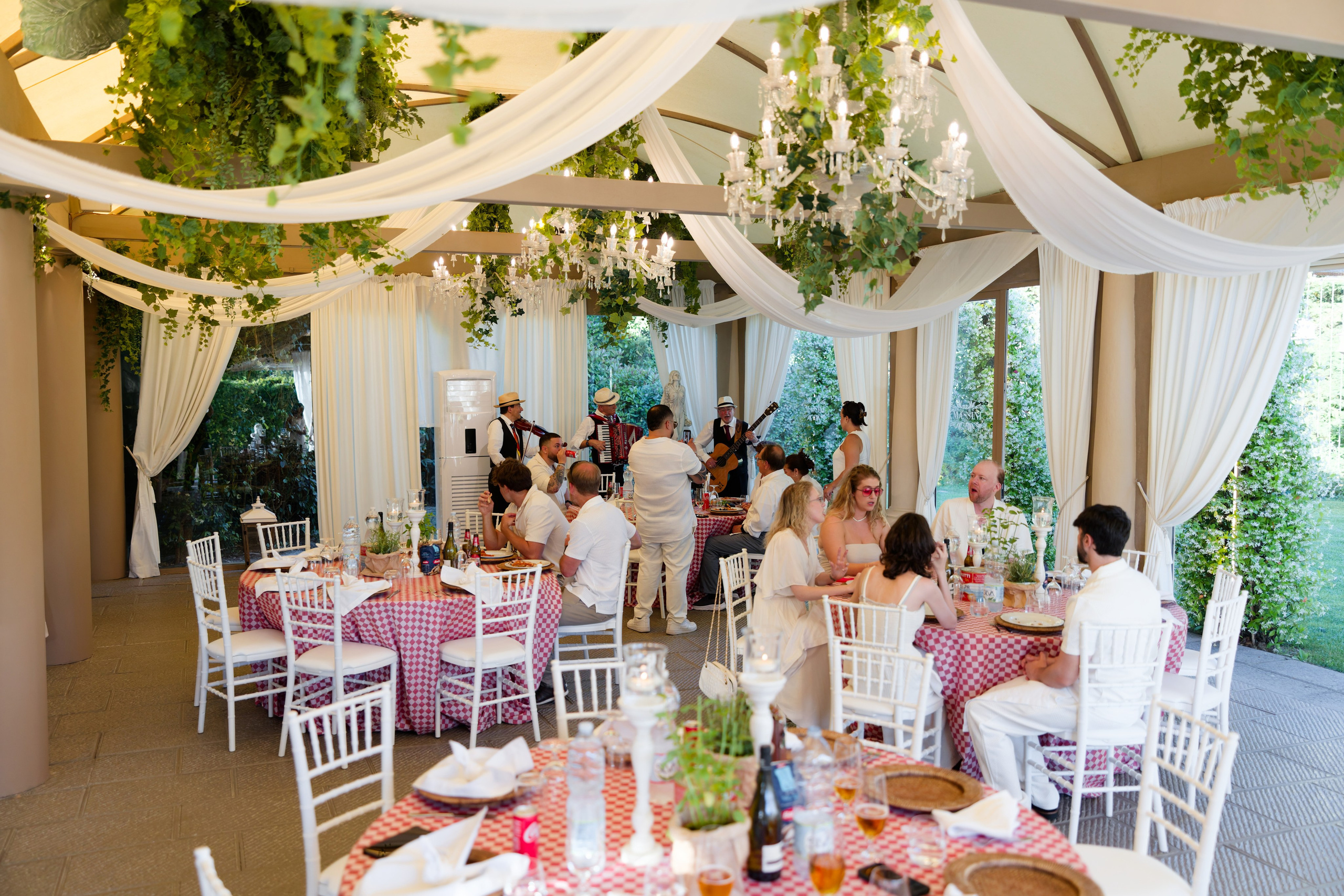 Pizza Party at Tenuta Massini, Florence, Italy. Destination Wedding Photographer — Nikita Burtsev