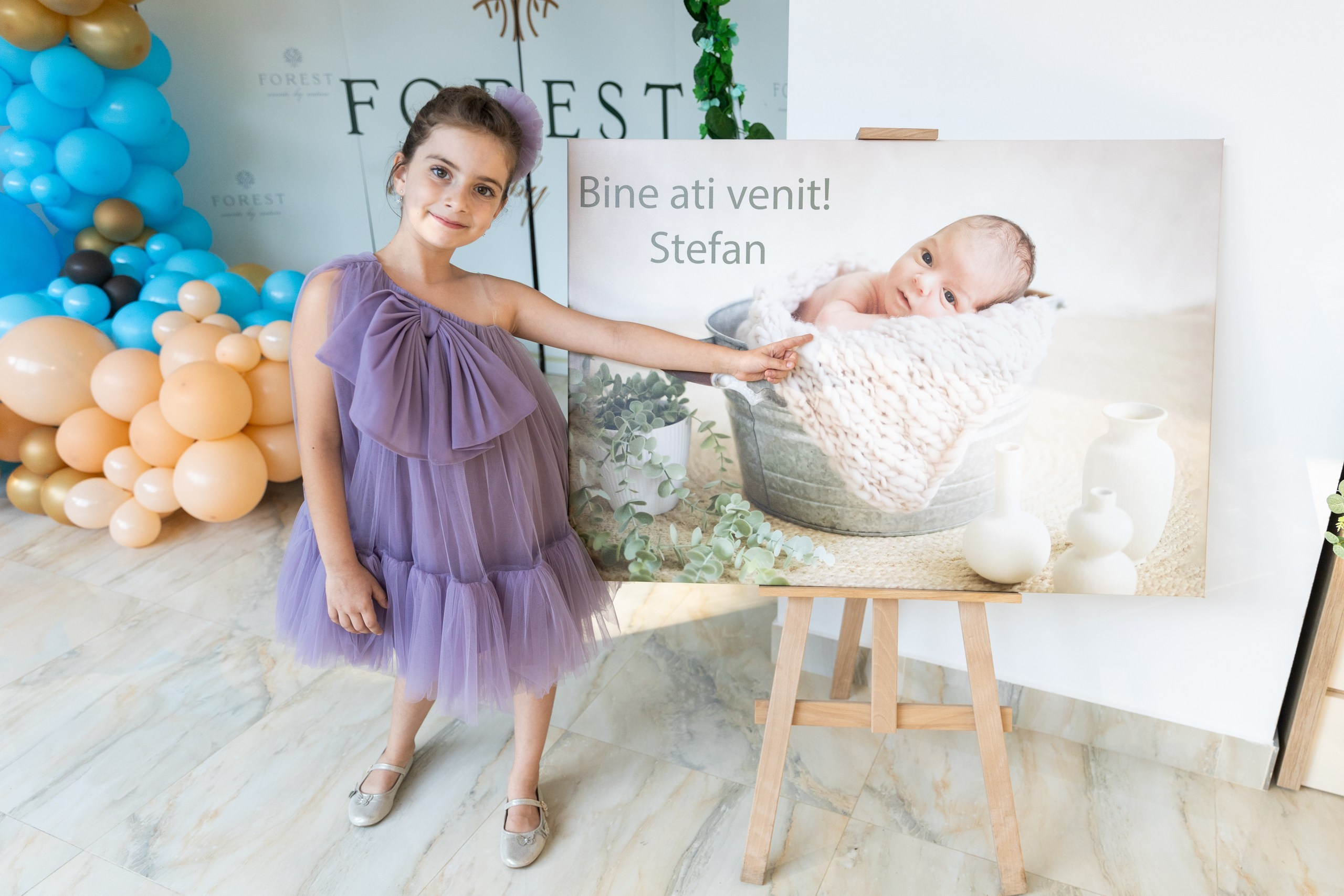 fotograf botez , fotografie botez Botoșani, fotograf Alin Chirilă, amintiri botez, fotografii botez, botez Miruna Parascheva, fotograf copii, fotografie botez în Botoșani-alt="botez , fotografie botez Alin Chirilă, amintiri botez, fotografii emoționante botez Botoșani"-- fotografii-botez-bebelus- amintiri-botez-micuț- moment-sfânt-crestinare- fotografie-emotionanta-botez- detalii-botez-bebelusi- parinti-fericiti-la-botez- fotograf-botez-profesionist- botez-in-biserica-ortodoxa- micuț-botezat-cu-emoție- zâmbete-și-lacrimi-la-botez- bebeluș-la-cristelniță- decor-botez-colorat- botez-cu-dragoste-și-credință- emotie-pura-la-botez- fotograf-botez-botosani- botez-iasi-suceava-fotograf- amintiri-nepretuite-botez-- Preotul ținându-l pe micuțul Mathias Gabriel la botez, în biserica Înălțarea Domnului, Copălău  - Detalii de la botezul lui Mathias – lumânare, trusou și icoană  - Familia lui Mathias Gabriel alături de micuț, în ziua botezului  - Portret emoționant cu mama și bebelușul în brațe, în biserică,fotograf profesionist evenimente Botoșani, Iași, Suceava, Fălticeni, Bacău, Pașcani, Roman - AlinoFotoStudio by Alin Chirilă - servicii foto nuntă, botez, cununie, ședințe foto creative, albume personalizate, fotografii emoționante și calitative pentru cele mai importante momente din viață,fotograf nuntă Botoșani Alin Chirilă,  ședință foto botez Iași - AlinoFotoStudio,  servicii fotograf profesionist evenimente Suceava,  fotograf cununie civilă Fălticeni - Alin Chirilă,  album foto nuntă personalizat Bacău.“Bebeluș botezat în biserică, ținut în brațe de nași”	•	“Detaliu cu lumânarea de botez decorată cu flori albe”	•	“Părinți emoționați alături de copilul lor la ceremonia de botez”	•	“Masa festivă de botez cu decor tematic și tort personalizat”	•	“Momentul în care preotul toarnă apă sfințită pe fruntea bebelușului”	“Bebeluș în rochie albă de botez, zâmbind în brațele mamei”	•	“Detaliu cu cruciulița de botez așezată pe o pernă de satin”	•	“Părinți și nași aprinzând lumânările în timpul ceremoniei de botez”	•	“Tort de botez decorat cu figurine tematice și numele copilului”	•	“Copil botezat dormind liniștit în pătuțul decorat festiv”	•	“Momentul în care preotul binecuvântează copilul în fața altarului”	•	“Invitați adunându-se în jurul mesei festive la petrecerea de botez”	•	“Bebeluș ținând în mână o jucărie personalizată primită la botez”	•	“Familie fericită pozând împreună după ceremonia de botez”	•	“Decor tematic cu baloane și flori la locația petrecerii de botez” fotograf Botoșani fotograf evenimente fotograf botez Alin Chirila fotograf alinofotostudio.fotograf botez Amelis Maria, fotografie botez Botoșani, fotograf Alin Chirilă, amintiri botez, fotografii botez, botez Amelis Maria, fotograf copii, fotografie botez în Botoșani,