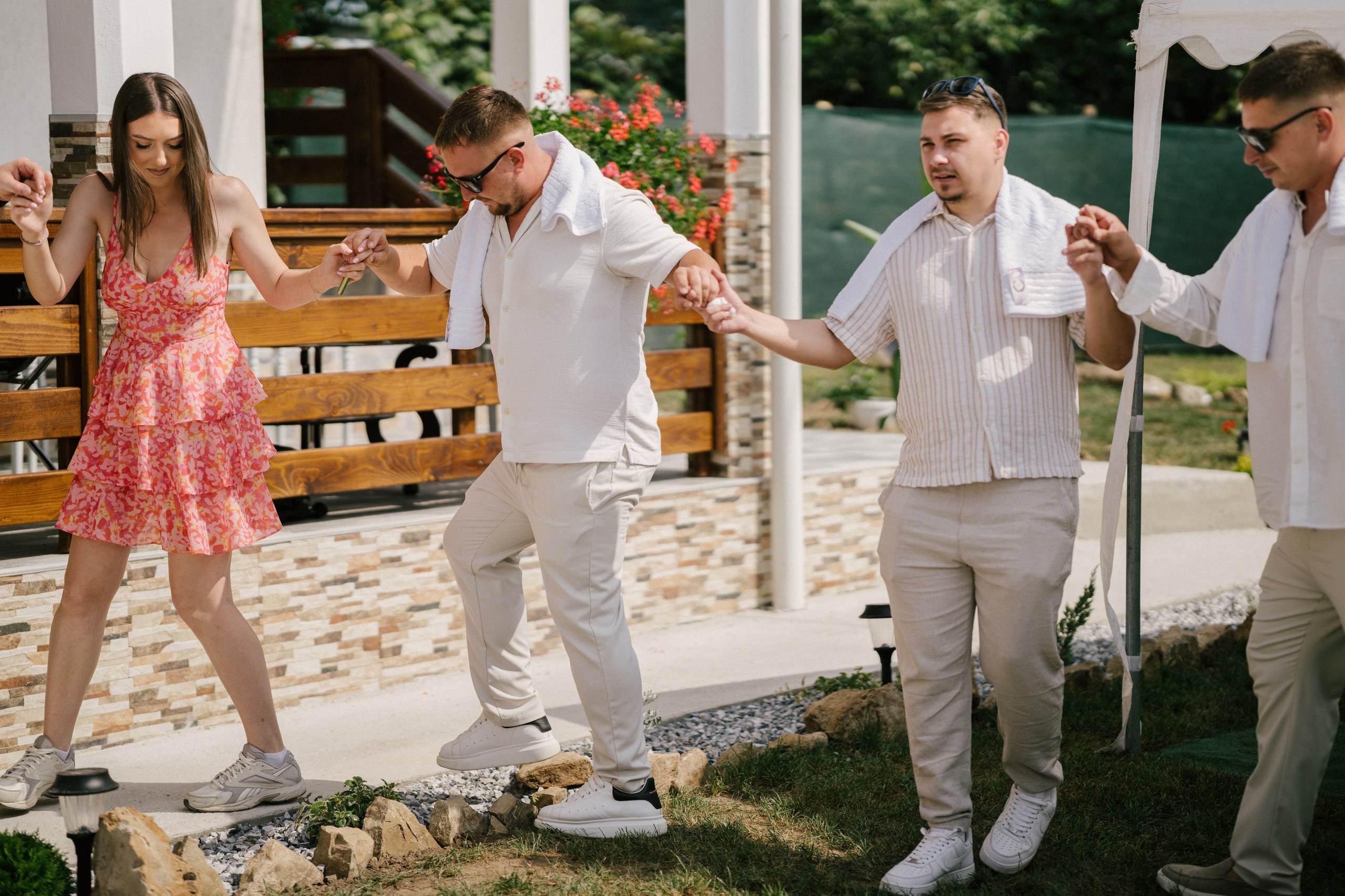1. Mireasa Adriana în timpul pregătirilor de nuntă în Tudora Botoșani2. Costumul mirelui Ionuț fotografiat artistic în ziua nunții3. Prietenii mirelui la tradițiile de nuntă în Tudora4. Bărbieritul mirelui în cadrul obiceiurilor tradiționale de nuntă5. Fotografii de familie la biserică în ziua nunții6. Portret de familie cu mirii și copilul lor la nunta din Botoșani7. Primul dans al mirilor la Mariage Dor Baisa Botoșani8. Decor elegant de nuntă la Mariage Dor Baisa9. Emoții și tradiții la nunta din Tudora județul Botoșani10. Fotograf profesionist de nuntă în Botoșani surprinzând momente autentice - otograf-nunta-botosanifotograf-evenimente-botosanifotograf-profesionist-botosanifotograf-nunta-tudoranunta-tudora-botosanisedinta-foto-nunta-botosanipoze-nunta-botosanifotografii-nunta-tudorafotograf-cununie-religioasa-botosanibiserica-sfintii-imparati-constantin-si-elena-tudoramariage-dor-baisa-botosanirestaurant-nunta-botosanidansul-mirilor-mariage-dorpregatiri-mire-botosanipregatiri-mireasa-botosanitraditii-nunta-moldovaobiceiuri-nunta-tudorafotograf-familie-nunta-botosaniportret-miri-botosanigalerie-foto-nunta-botosanialbum-foto-nunta-botosaninunta-eleganta-botosaninunta-cu-traditii-botosanifotograf-premium-nunta-botosaniservicii-foto-video-botosanipoveste-de-nunta-botosanifotograf-documentar-nuntafotograf-natural-emotionalmiri-ionut-si-adriananunta-autentica-tudora -otograf-nunta-botosanifotograf-nunta-tudoranunta-tudora-botosanifotograf-evenimente-botosanifotograf-profesionist-botosaniservicii-foto-video-botosanigalerie-foto-nunta-botosanialbum-foto-nunta-botosani - nunta-autentica-botosaninunta-cu-traditii-botosanipoveste-de-nunta-botosanifotografii-emotionante-nuntamomente-autentice-nuntafotografie-documentara-nuntafotograf-natural-nunta- pregatiri-miri-tudorabiserica-tudora-botosanicununie-religioasa-tudoramariage-dor-baisa-botosanipetrecere-nunta-botosanivalsul-mirilor-botosani - alino-foto-studio-botosaniionut-si-adriana-nunta-tudorafotograf-alin-chirila-botosani