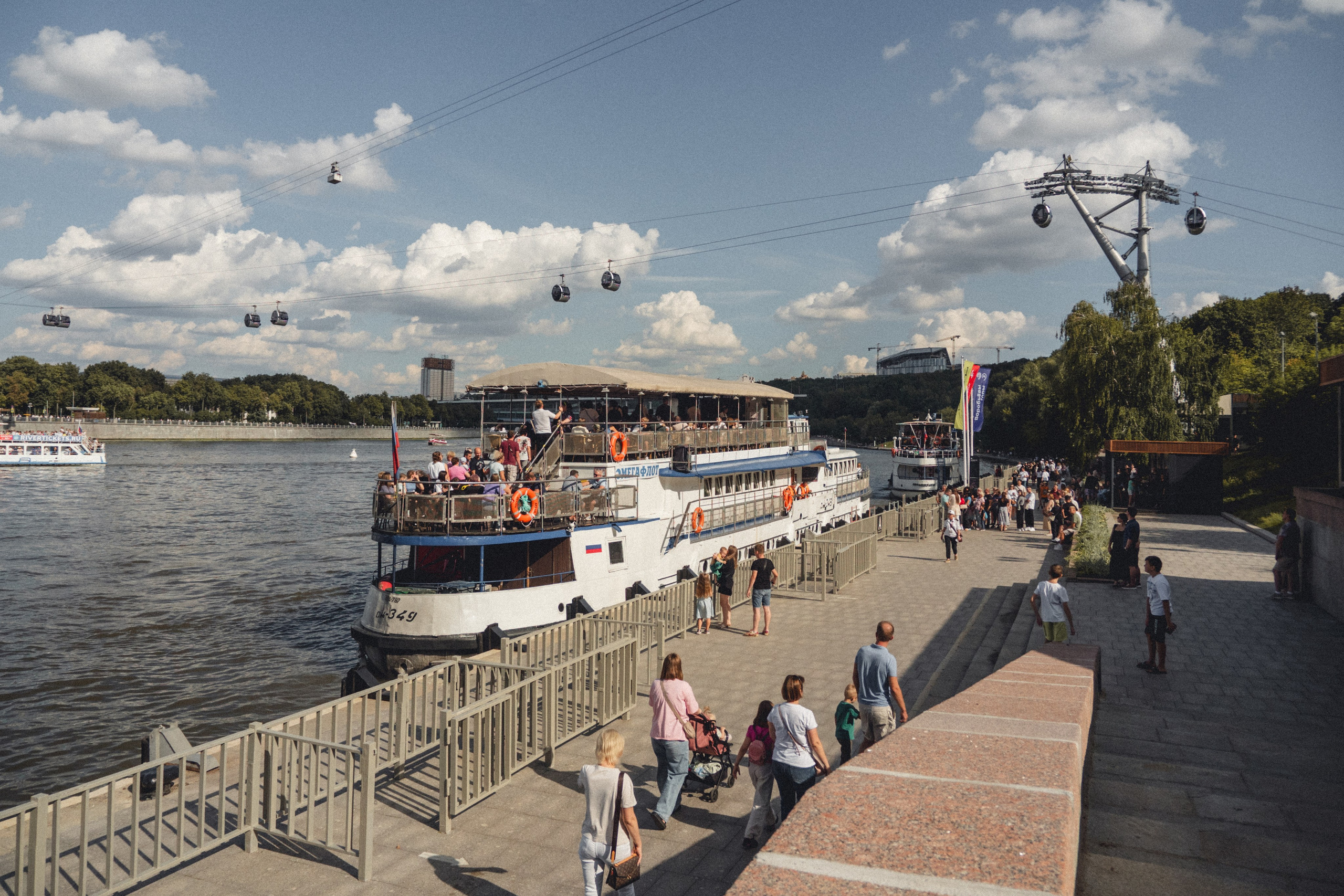 Воробьевы Горы. Photographe sur Cote d’Azur. Portraits de familles, couples, enfants, événements