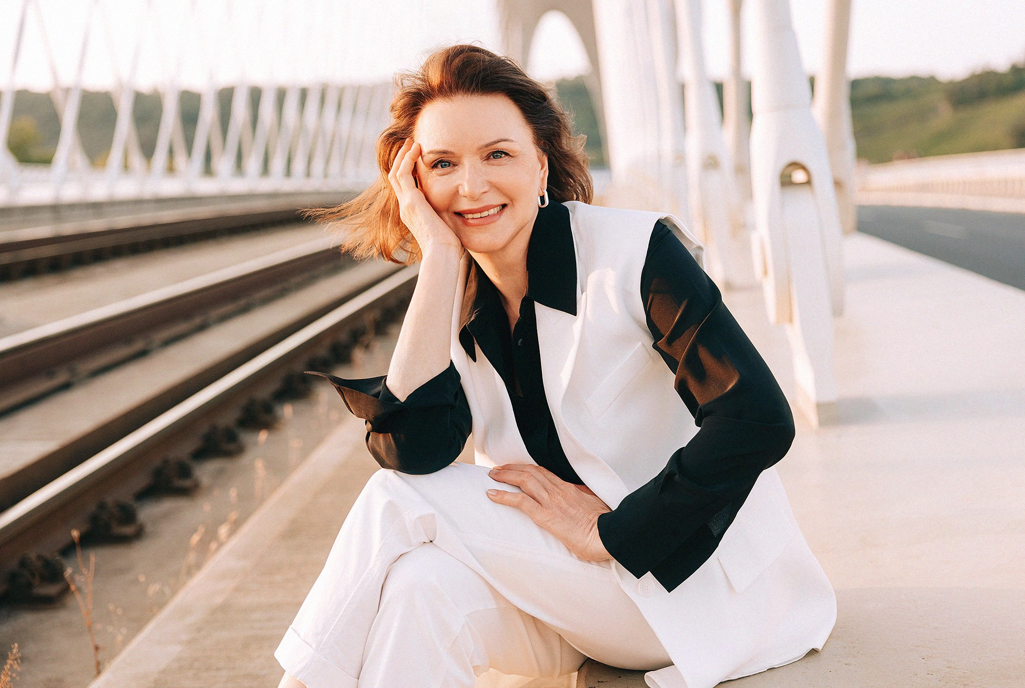 Elena in Troja bridge. Rodinný a svatební fotograf v Praze