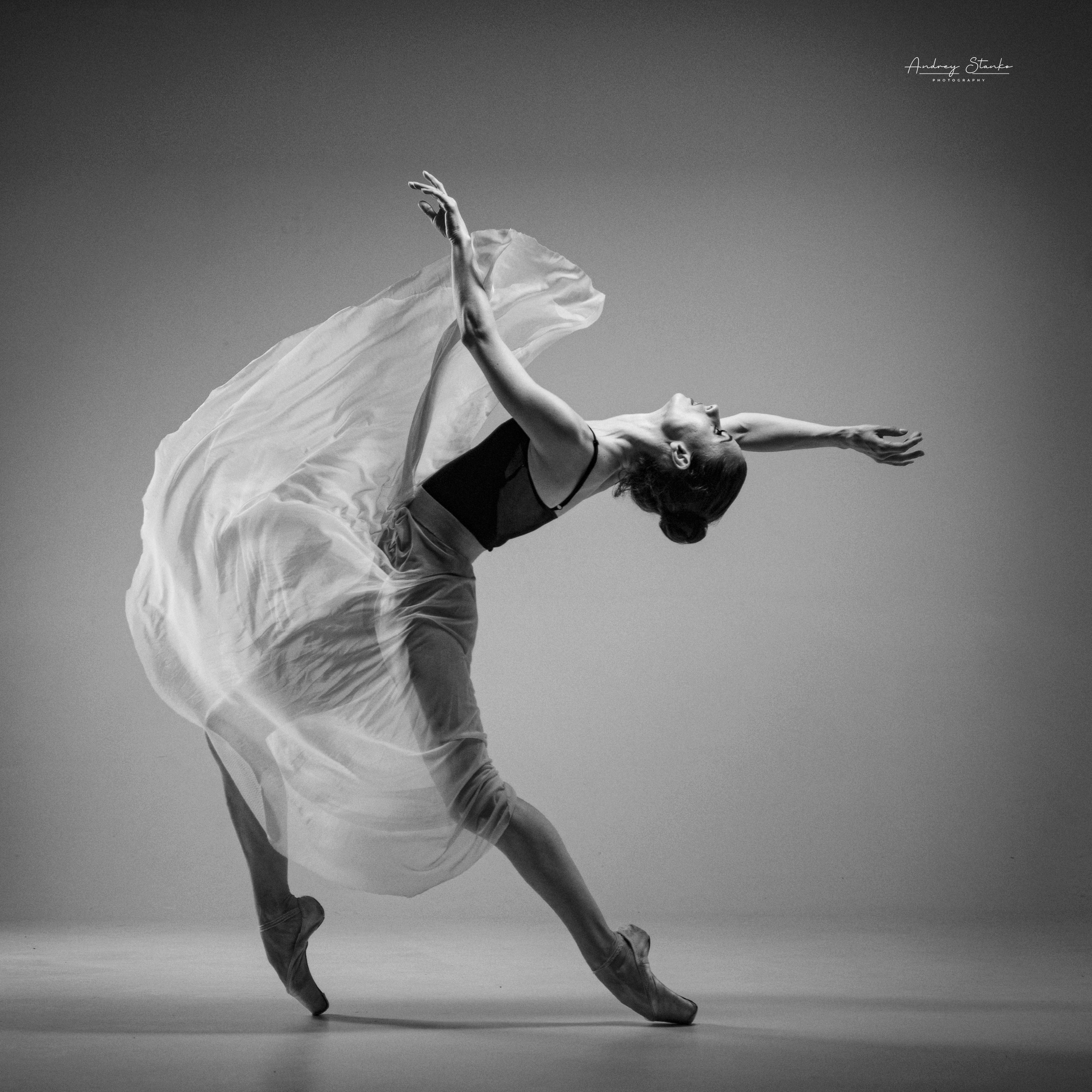 DANCE IN STUDIO. Awards winning photographer in Kauai, Hawaii