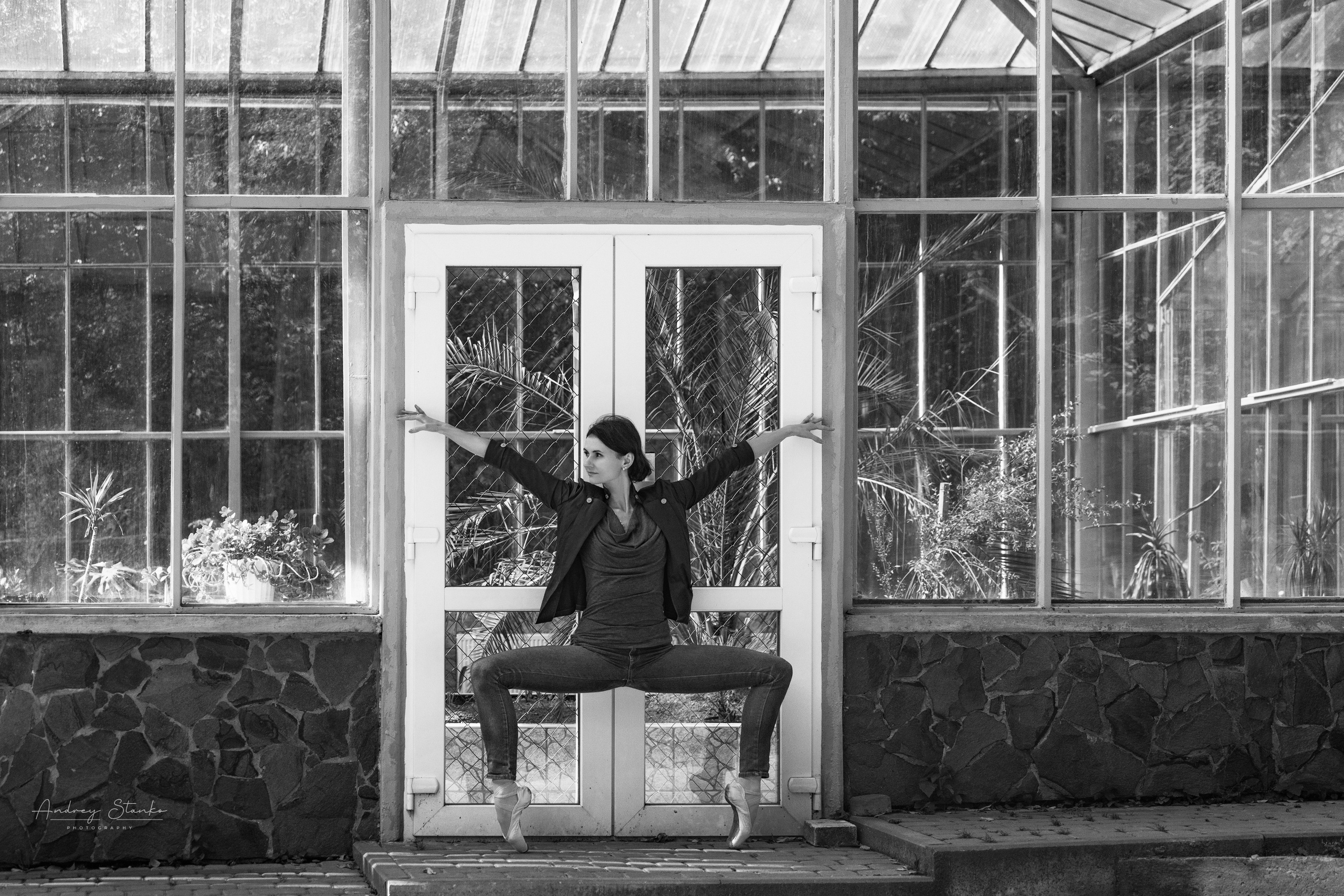 DANCE IN LVIV, UKRAINE. Awards winning photographer in Kauai, Hawaii