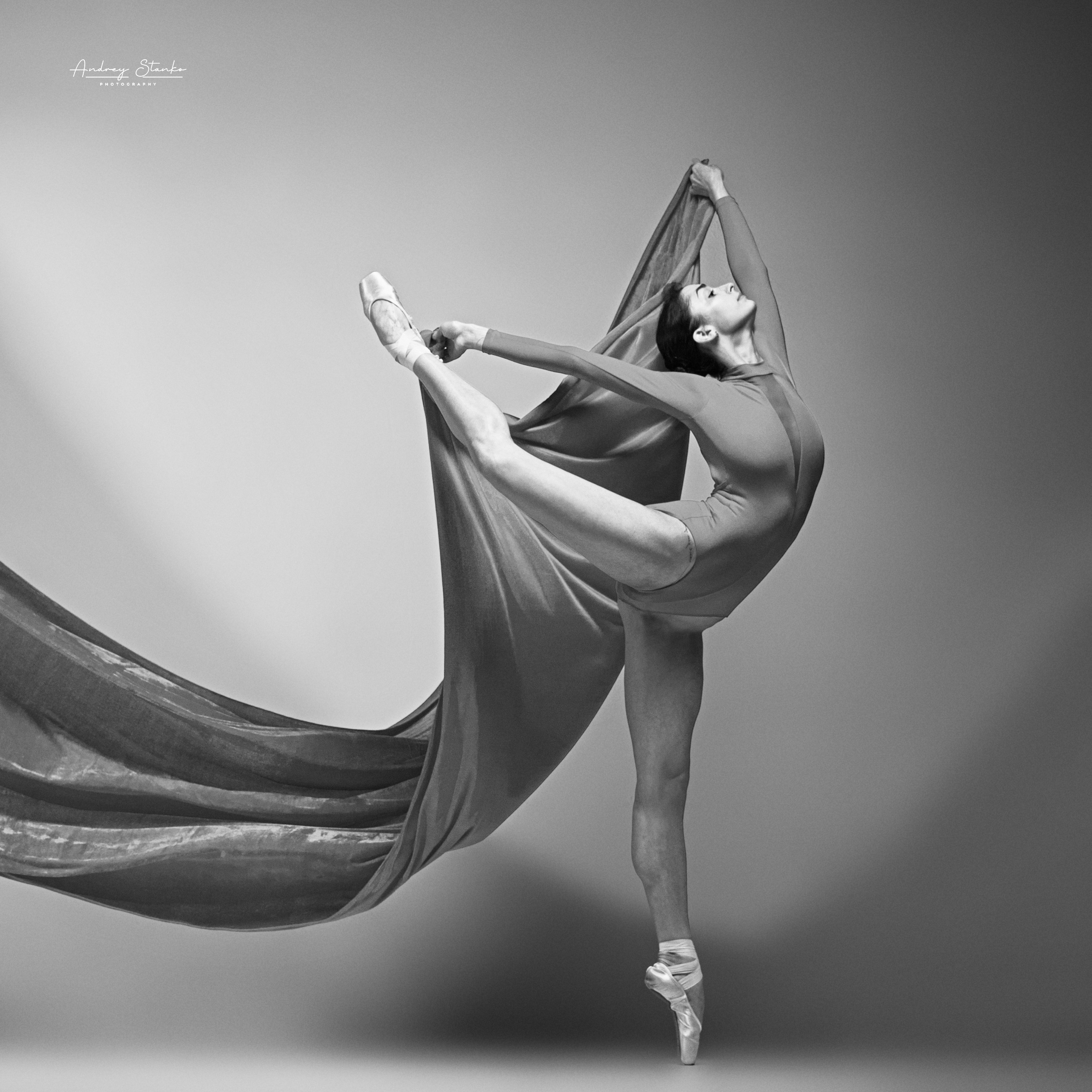 DANCE IN STUDIO. Awards winning photographer in Kauai, Hawaii