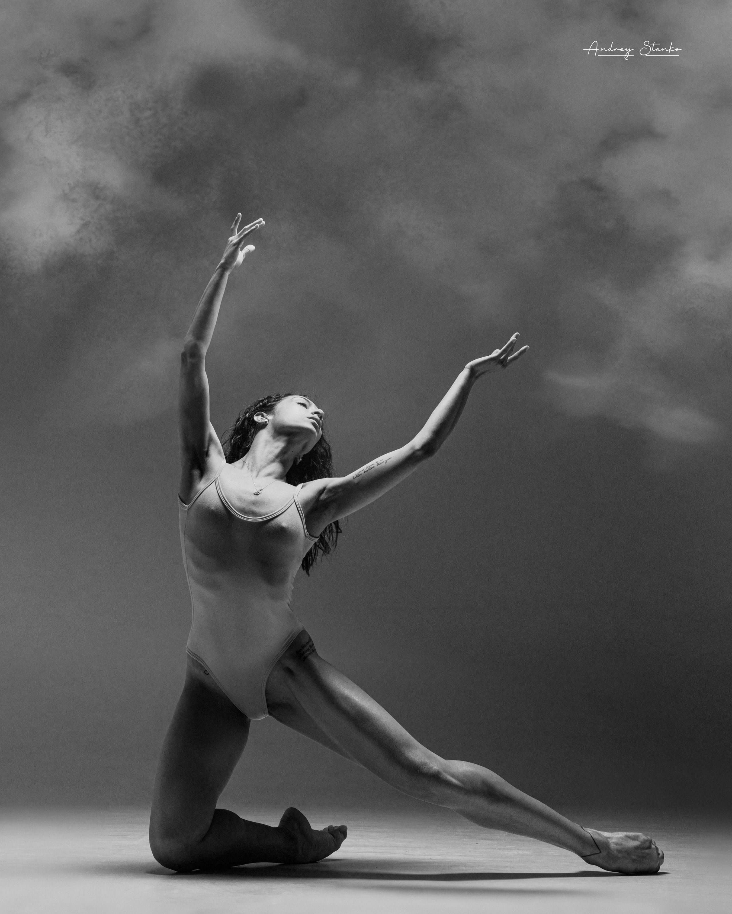 DANCE IN STUDIO. Awards winning photographer in Kauai, Hawaii