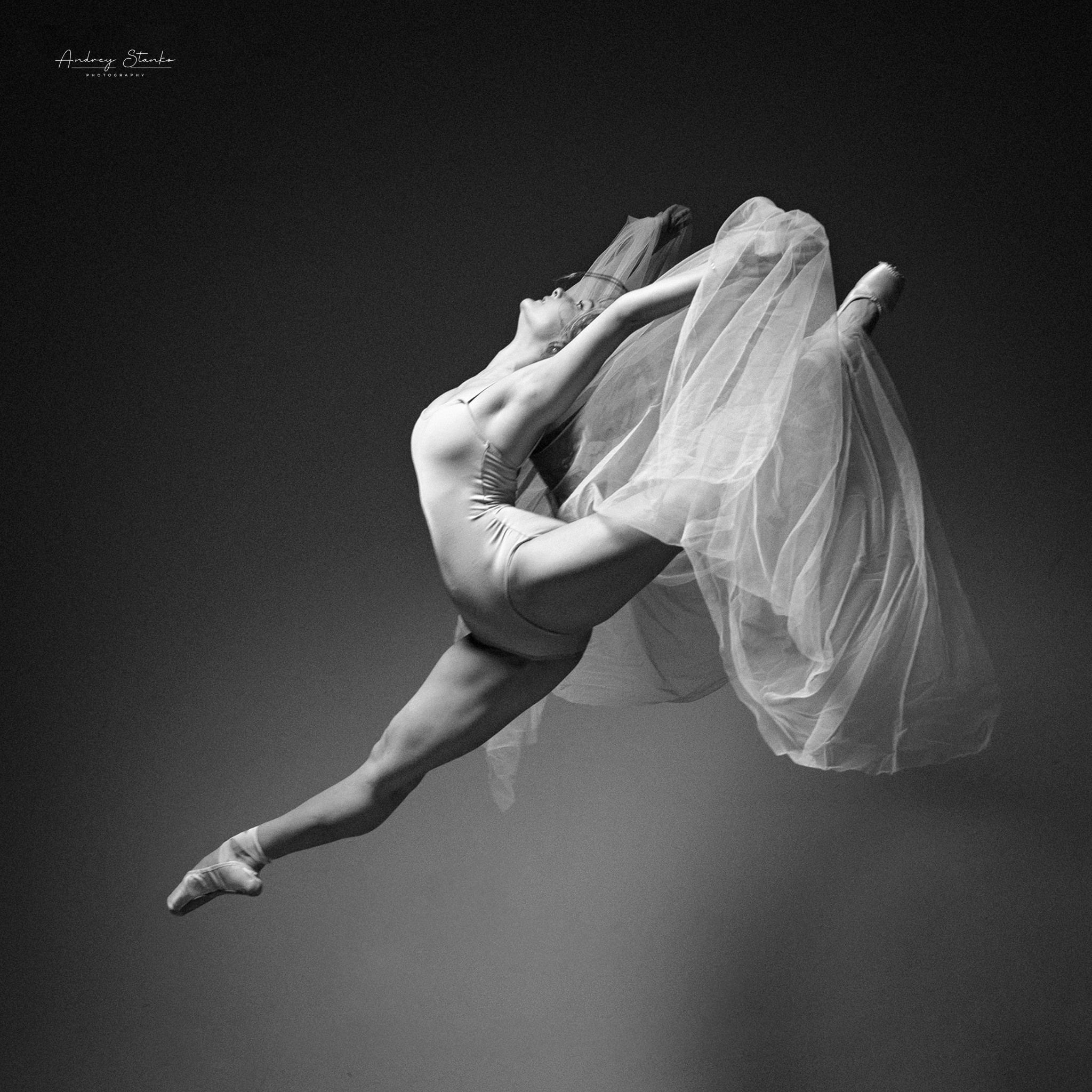 DANCE IN STUDIO. Awards winning photographer in Kauai, Hawaii