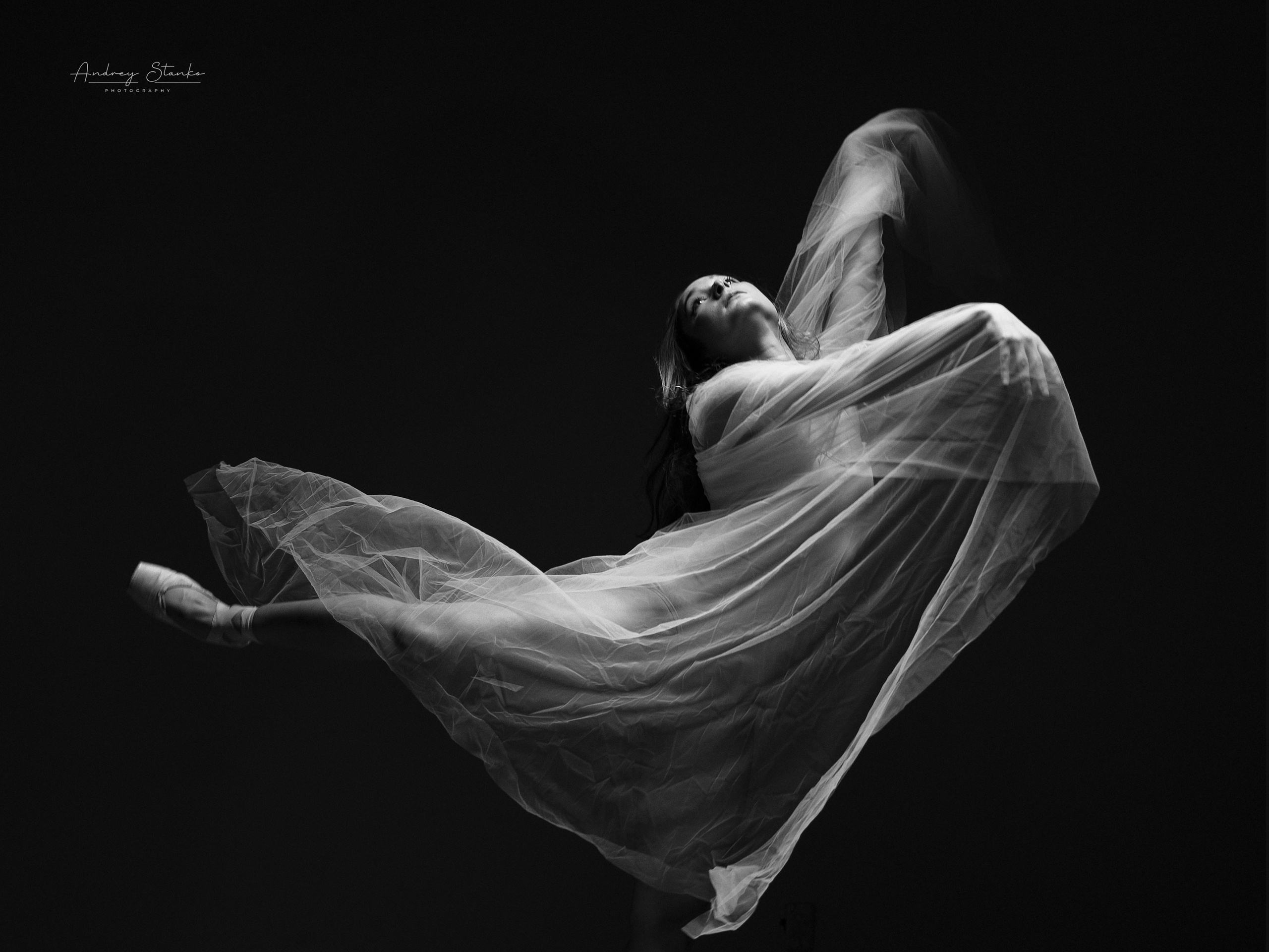 DANCE IN STUDIO. Awards winning photographer in Kauai, Hawaii