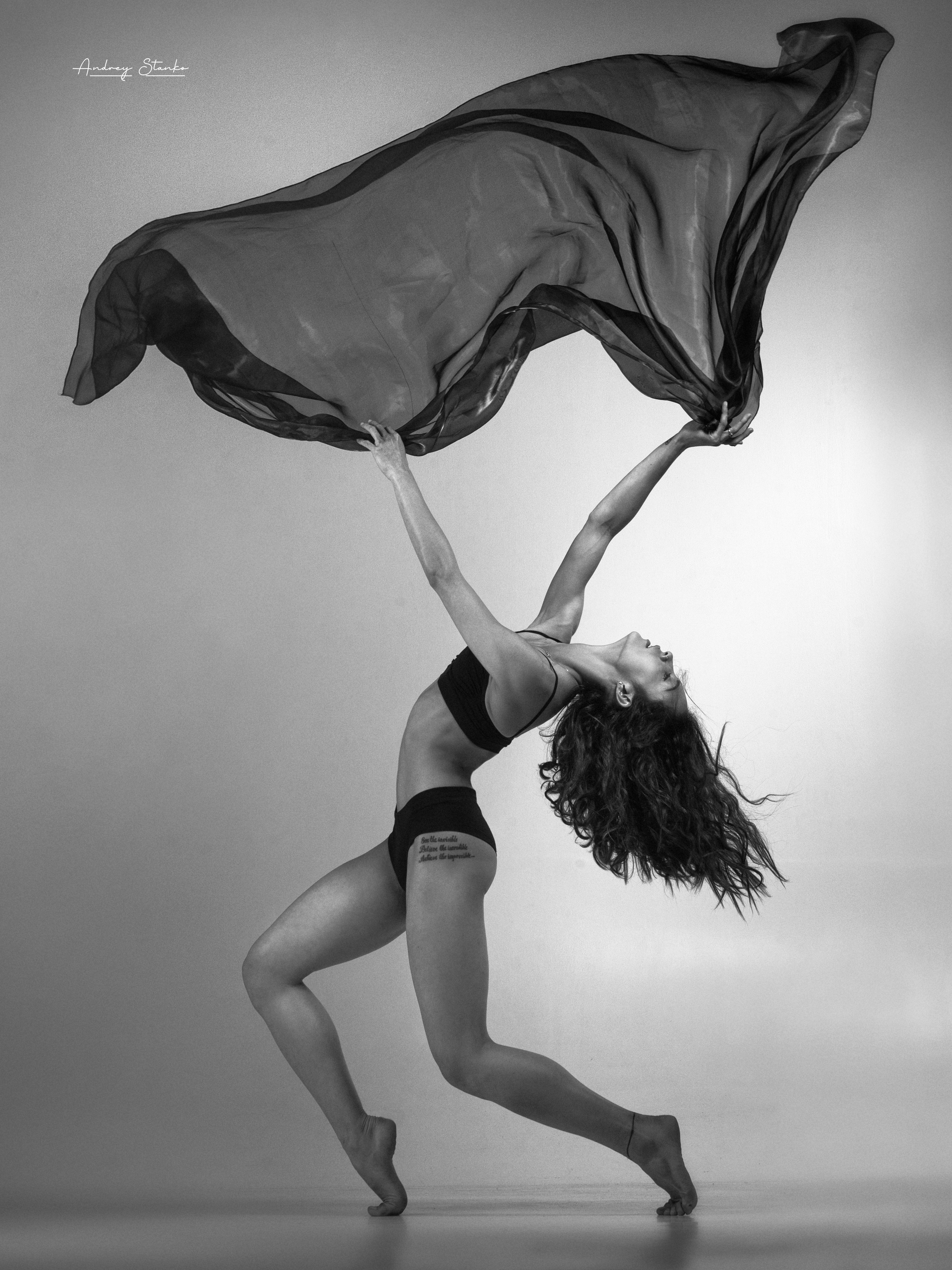 DANCE IN STUDIO. Awards winning photographer in Kauai, Hawaii