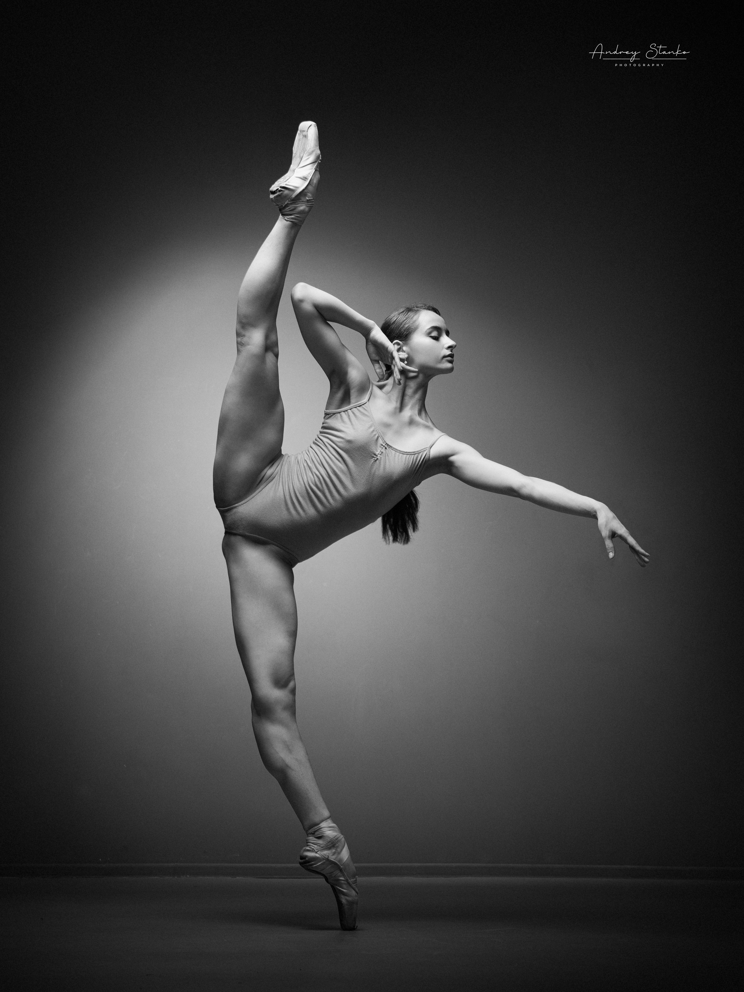 DANCE IN STUDIO. Awards winning photographer in Kauai, Hawaii