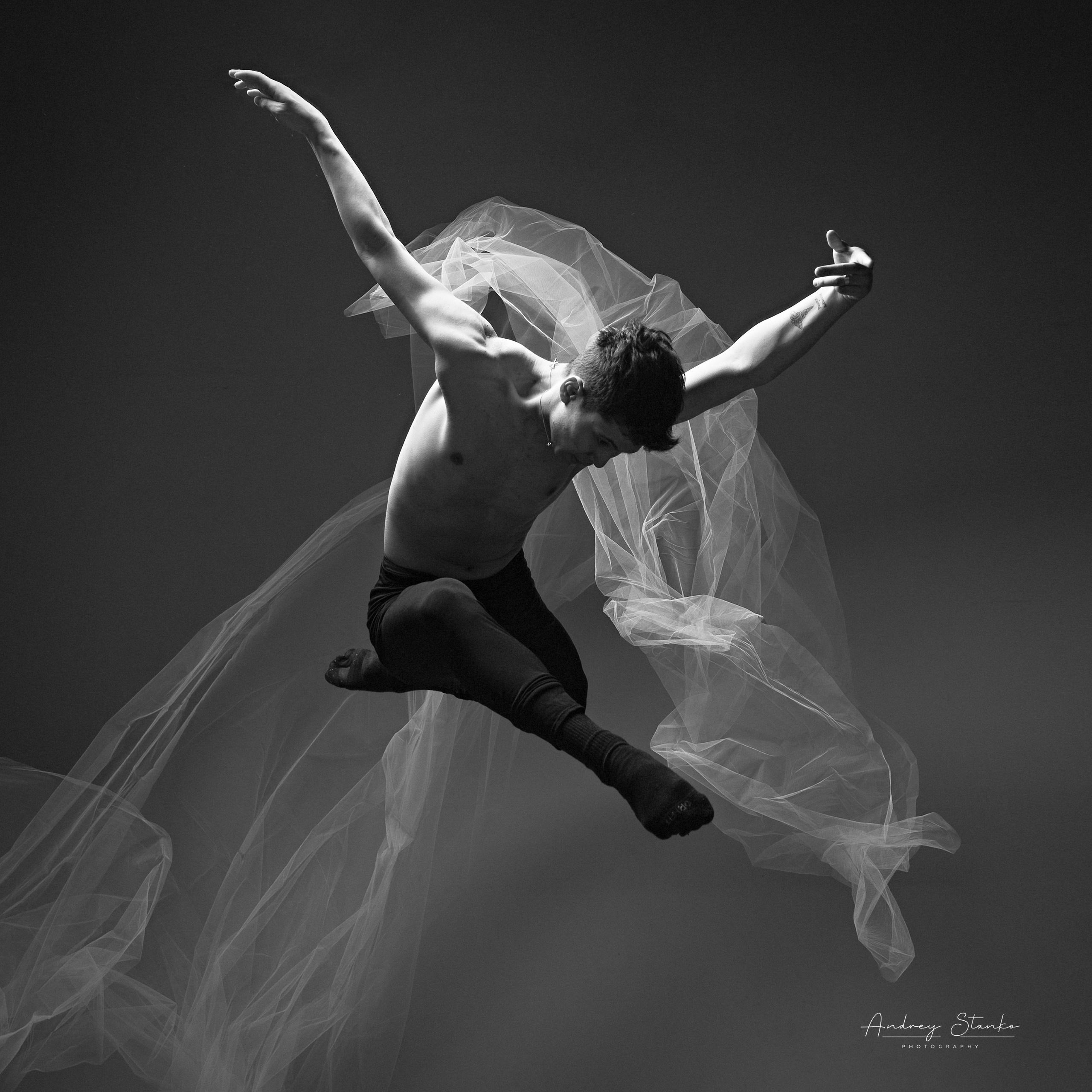 DANCE IN STUDIO. Awards winning photographer in Kauai, Hawaii
