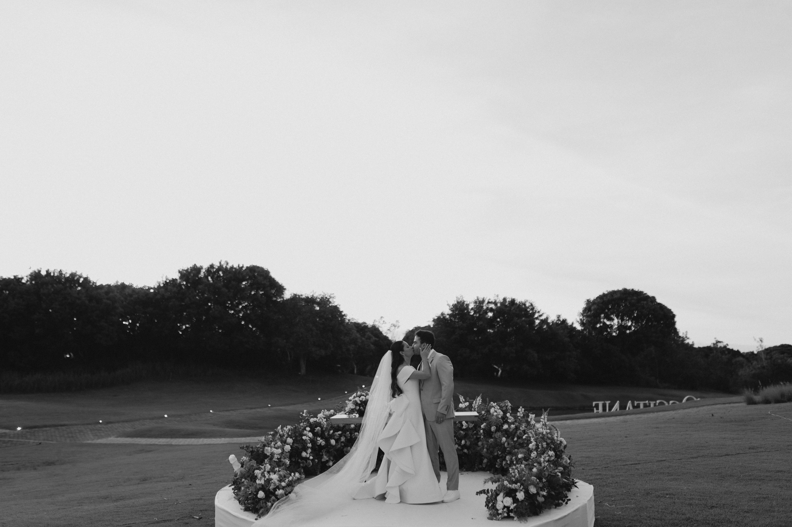 THAIS & RAFAEL L’Occitane Trancoso. Vitor Braga Fotografia | Destination Wedding Photographer