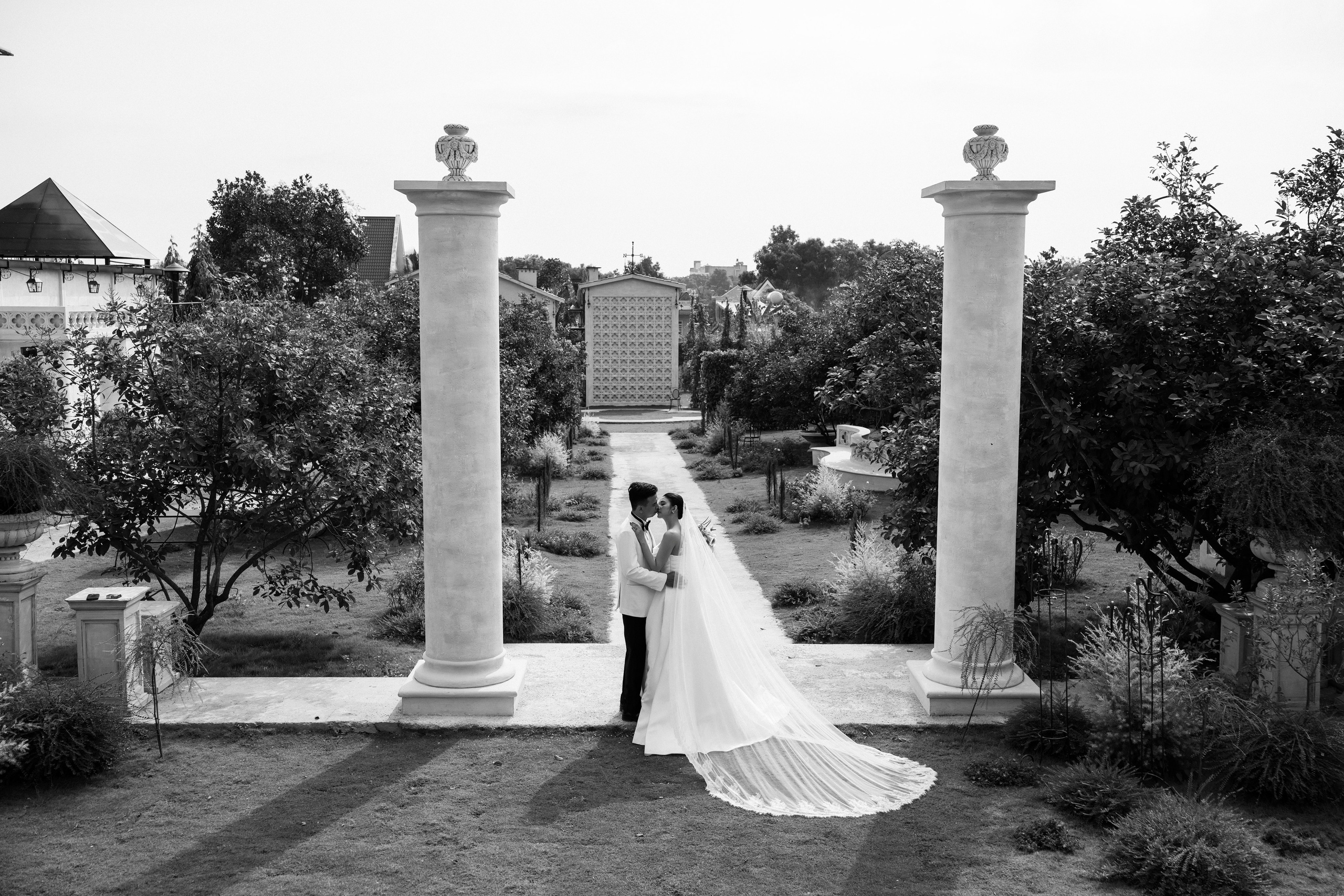 THU & NHU / An garden. Saigon Wedding Present | Art Beyond Moments