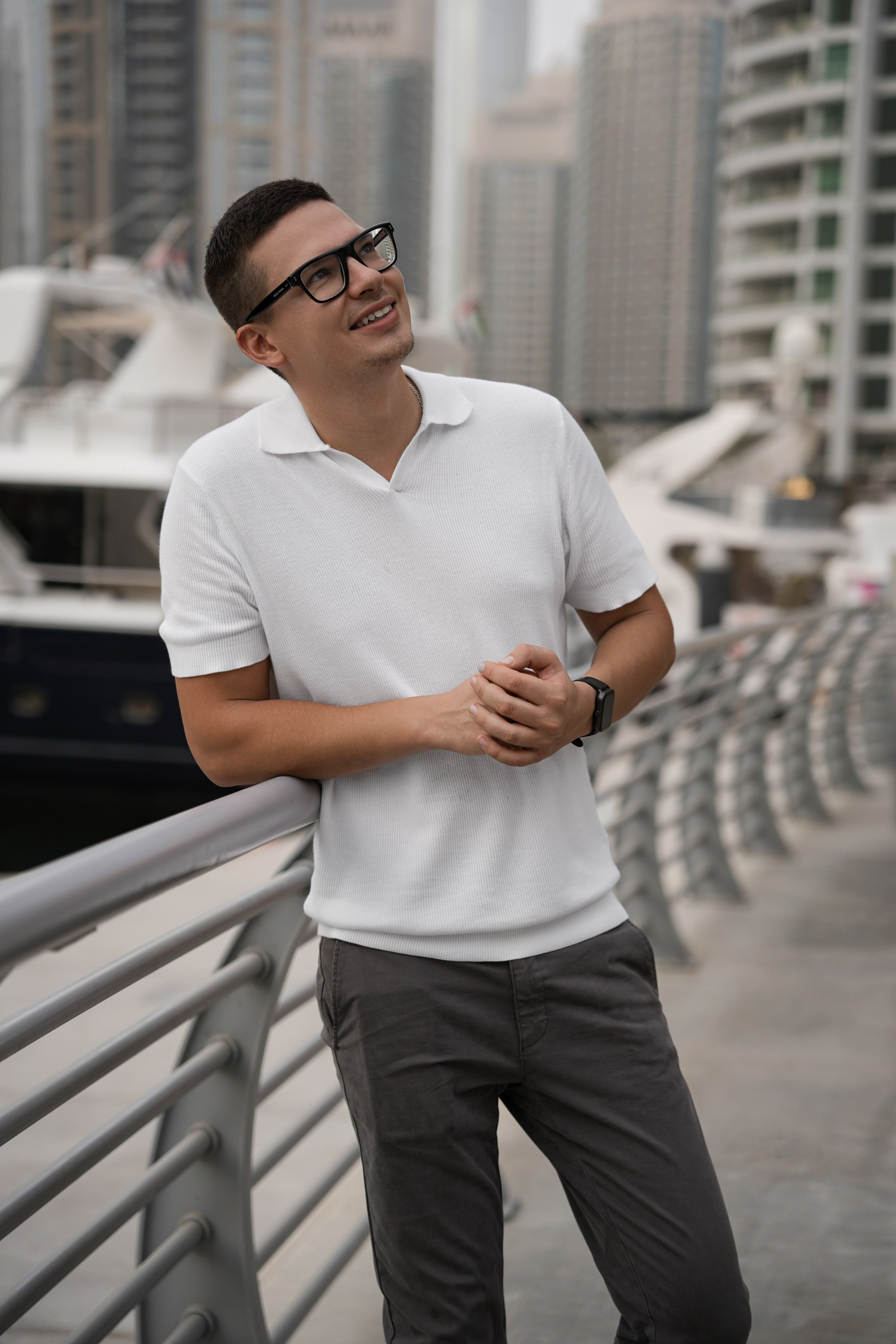 BUSINESS PORTRAIT. Photo and video production. Editing & retouching services. Training