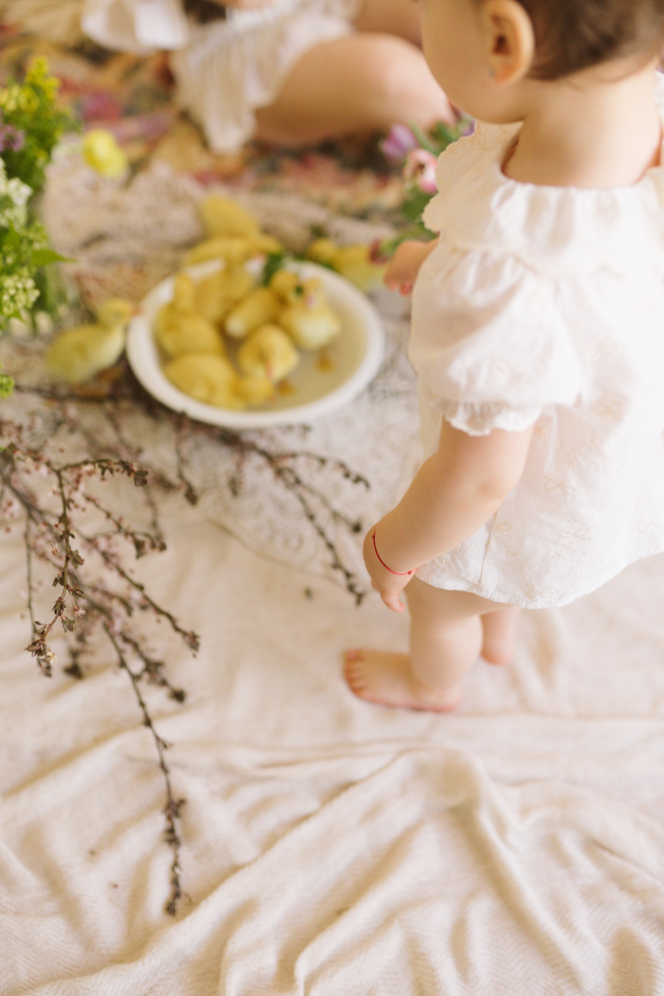 Ședințe Foto de Paște Brașov: Gălbenuș | Mădălina Beda. Madalina Beda- Artist vizual, fotograf, doula la nastere, consultant babywearing Brasov si in toata tara