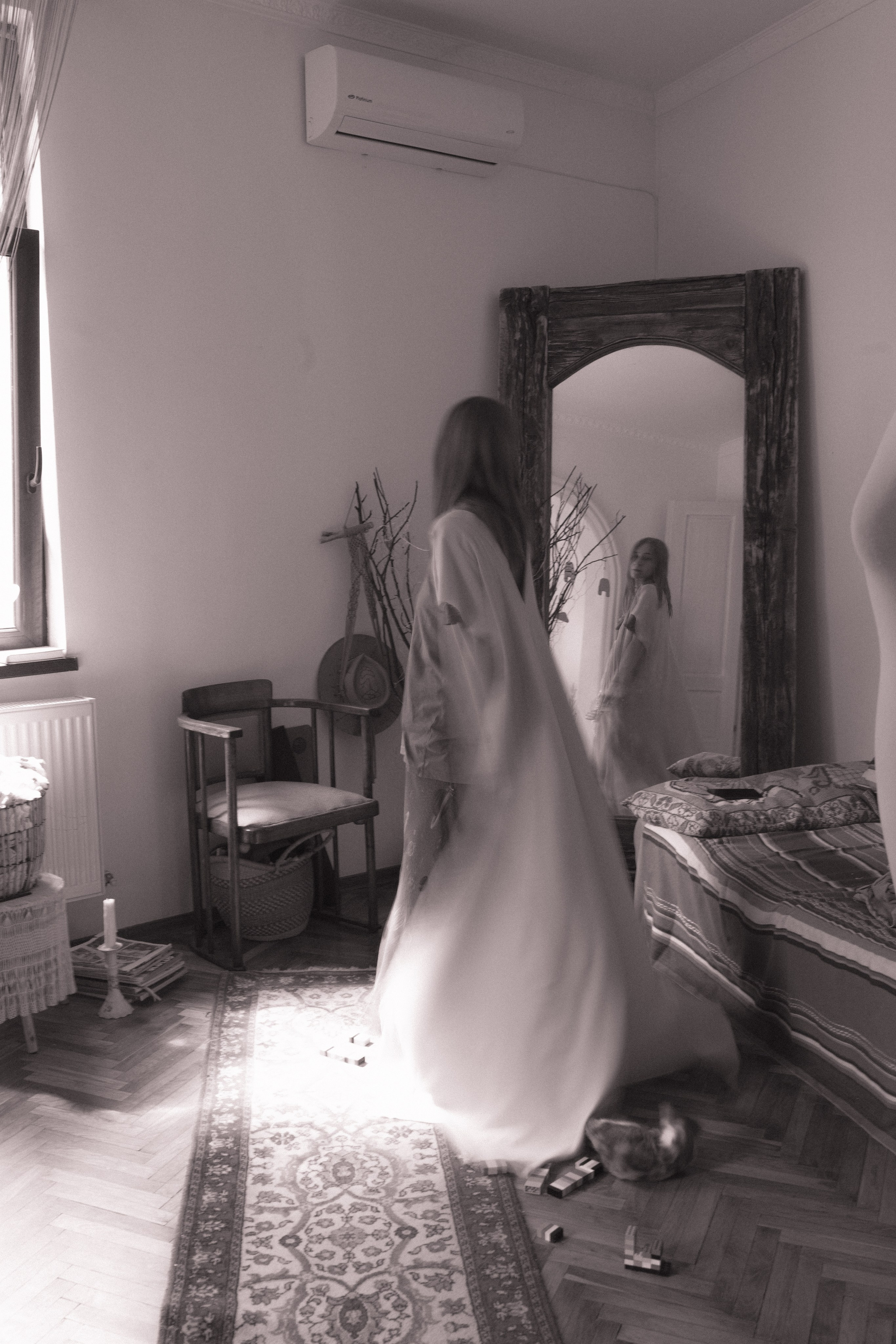 Fotografie de Portret Brașov | Artist Mădălina Beda. Madalina Beda- Artist vizual, fotograf, doula la nastere, consultant babywearing Brasov si in toata tara