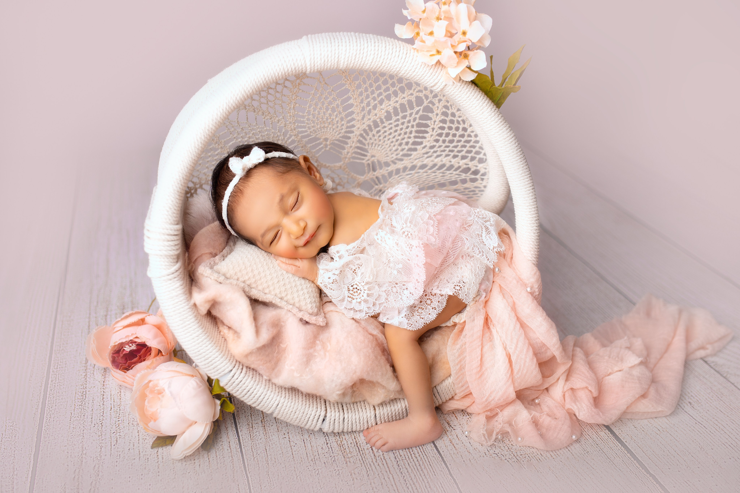 Newborn photoshoot. Newborn photographer and Photography Educator in Prague Yana Stelmakh
