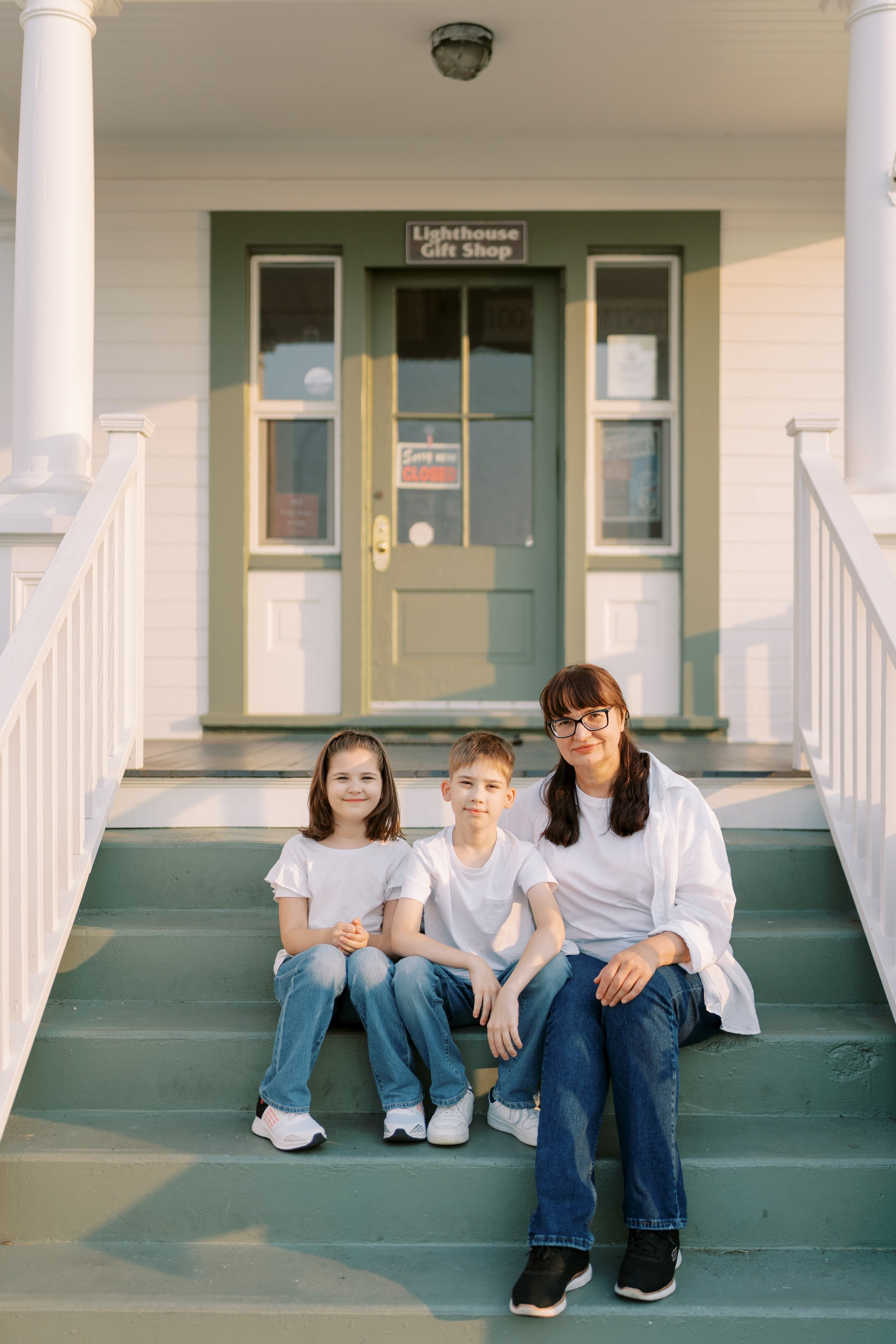 Family photoshoot. Vitalina with her family. August 2024. Lighthouse in Mukilteo. EVAN ARISTOV WEDDING PHOTOGRAPHY — Seattle Wedding Photographer