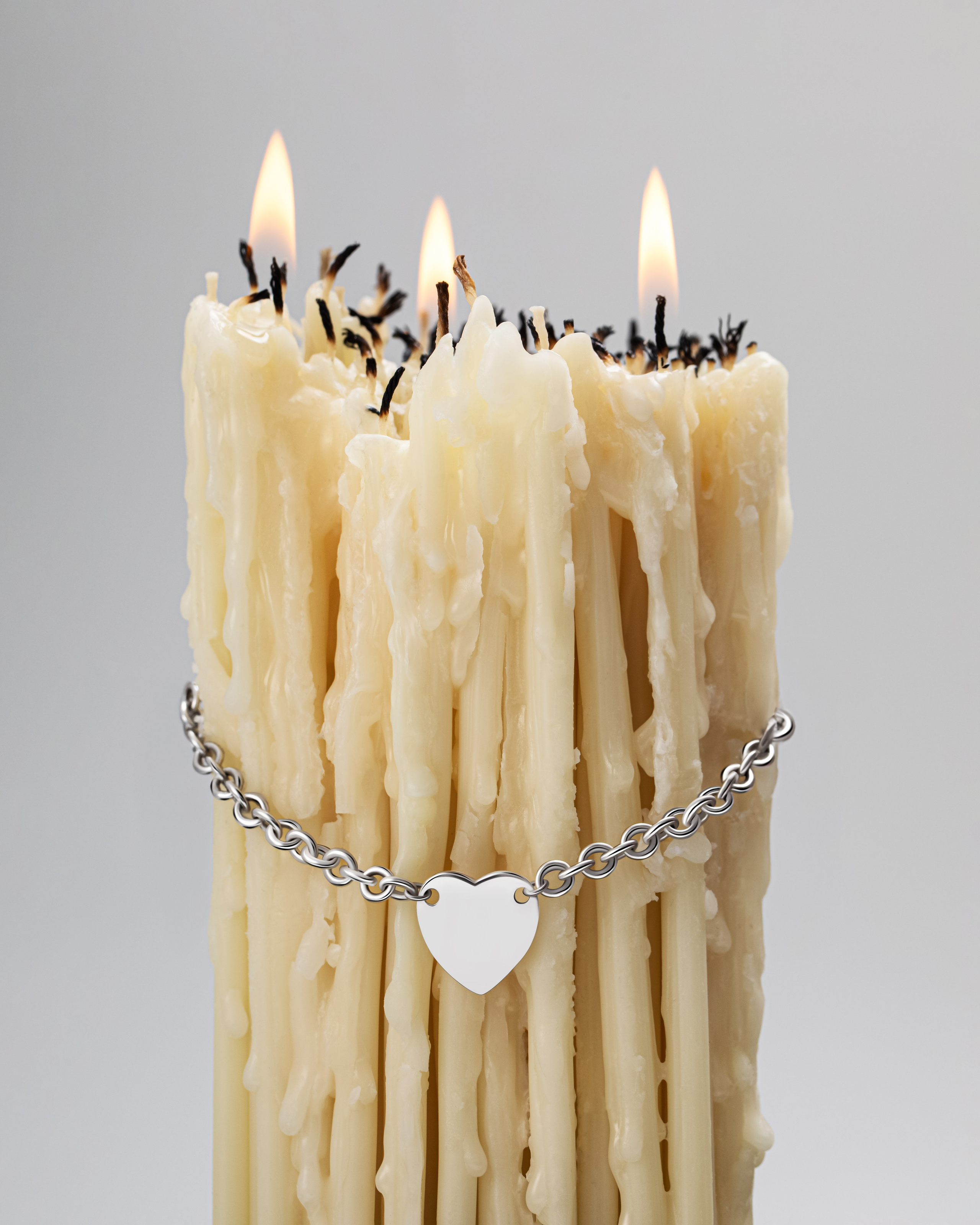 jewelry retouching, high-end jewelry editing, ring photo retouch, necklace retouching, earring retouch, bracelet photo editing, gold jewelry editing, silver retouching, diamond photo retouch, gemstone retouching, jewelry photo enhancement, jewelry for social media, Instagram jewelry visuals, clean jewelry retouch, shiny metal retouching, jewelry background cleanup, product retouching for Instagram, jewelry flatlay editing, sparkle enhancement, jewelry shadows retouch, jewelry color correction, commercial photo retouching, e-commerce retouching, high-end product retouching, product photography editing, clean product visuals, photo editing for brands, professional product retoucher, minimal product editing, packaging retouching, advertising photo editing