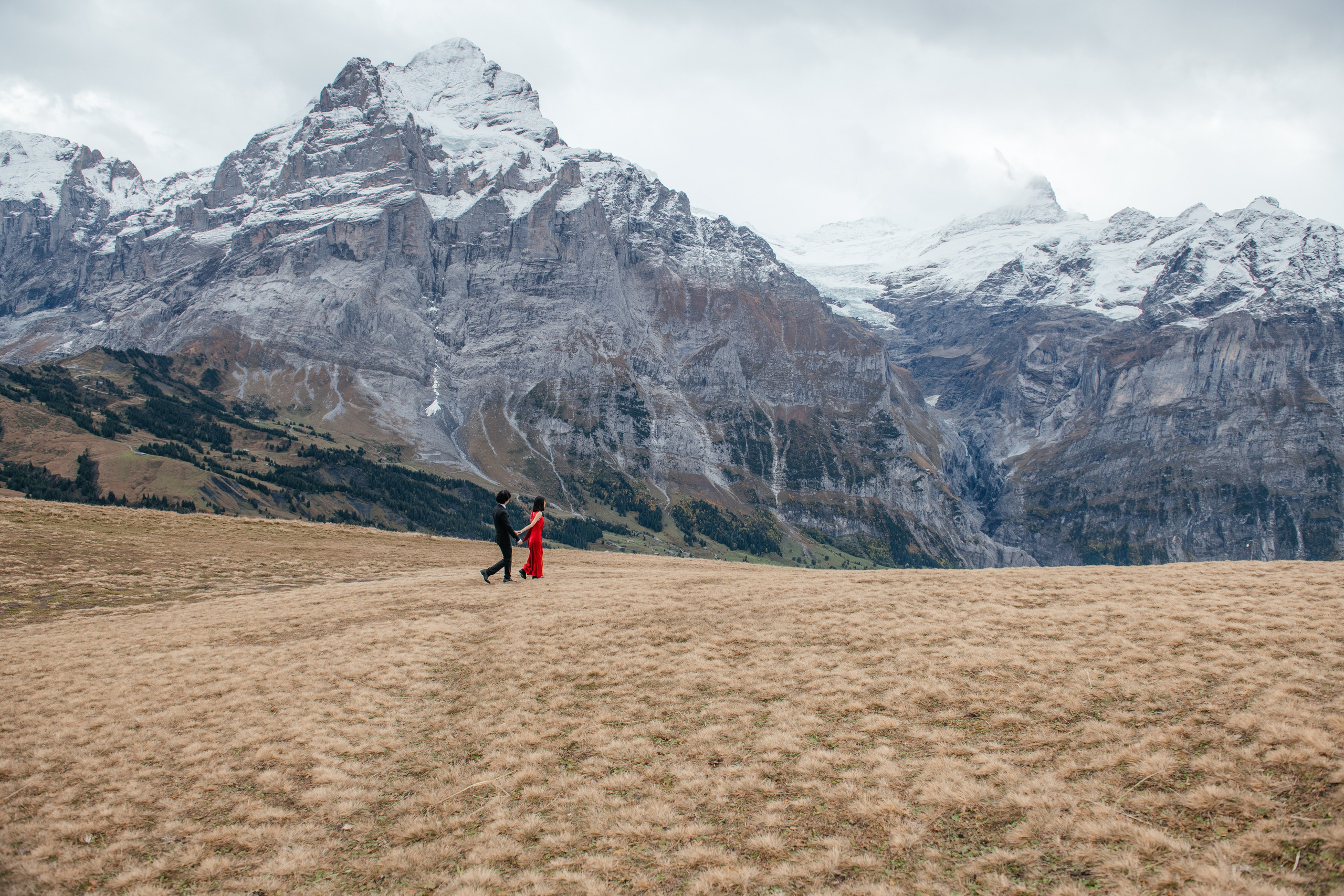 Kaiwen & Xiaoming Grindelwald, Switzerland. I am Elena Altendorfer. Wedding photographer in Zurich and Switzerland