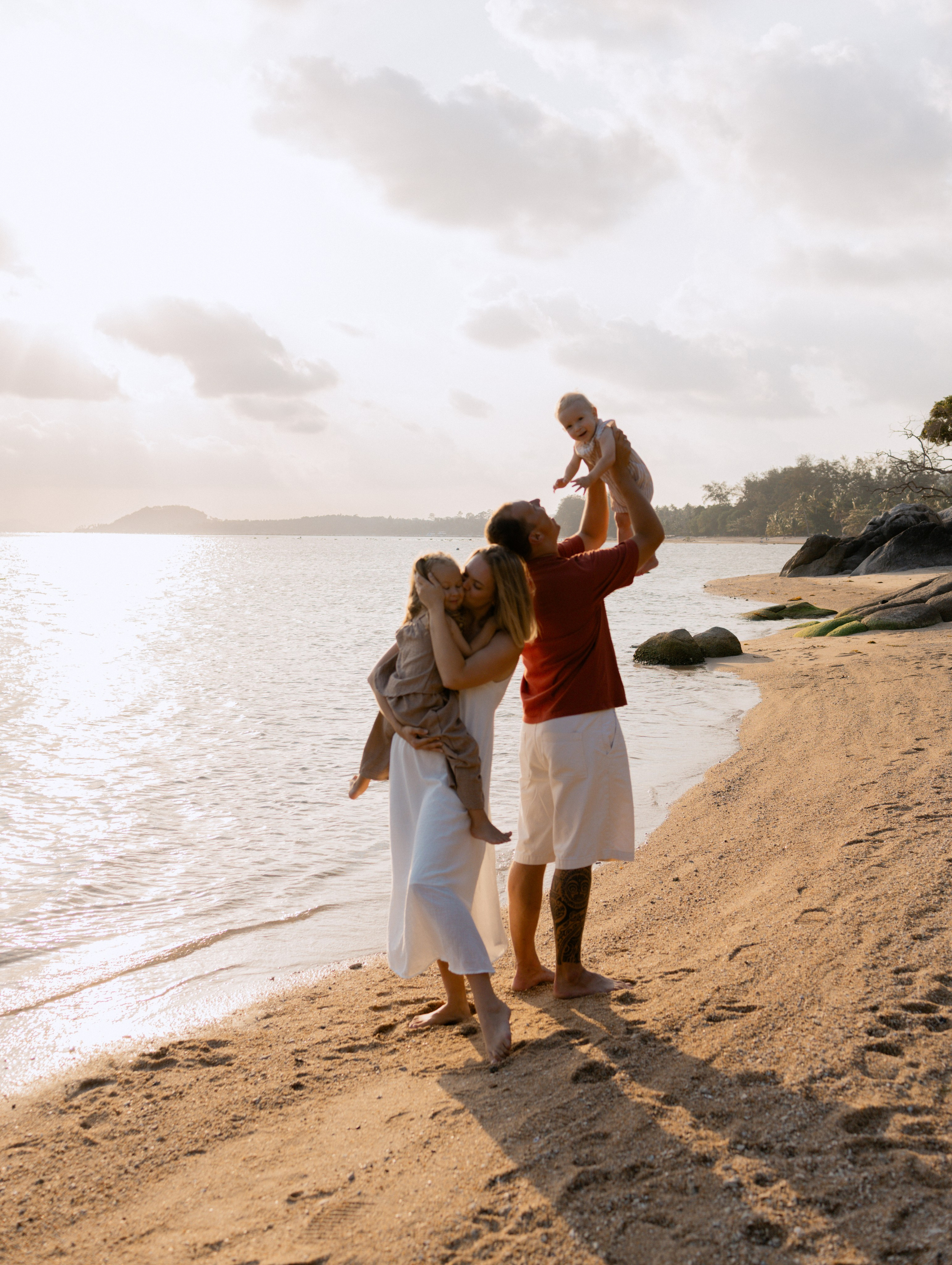 FAMILY PHOTO SHOOT. Photographer on Koh Samui