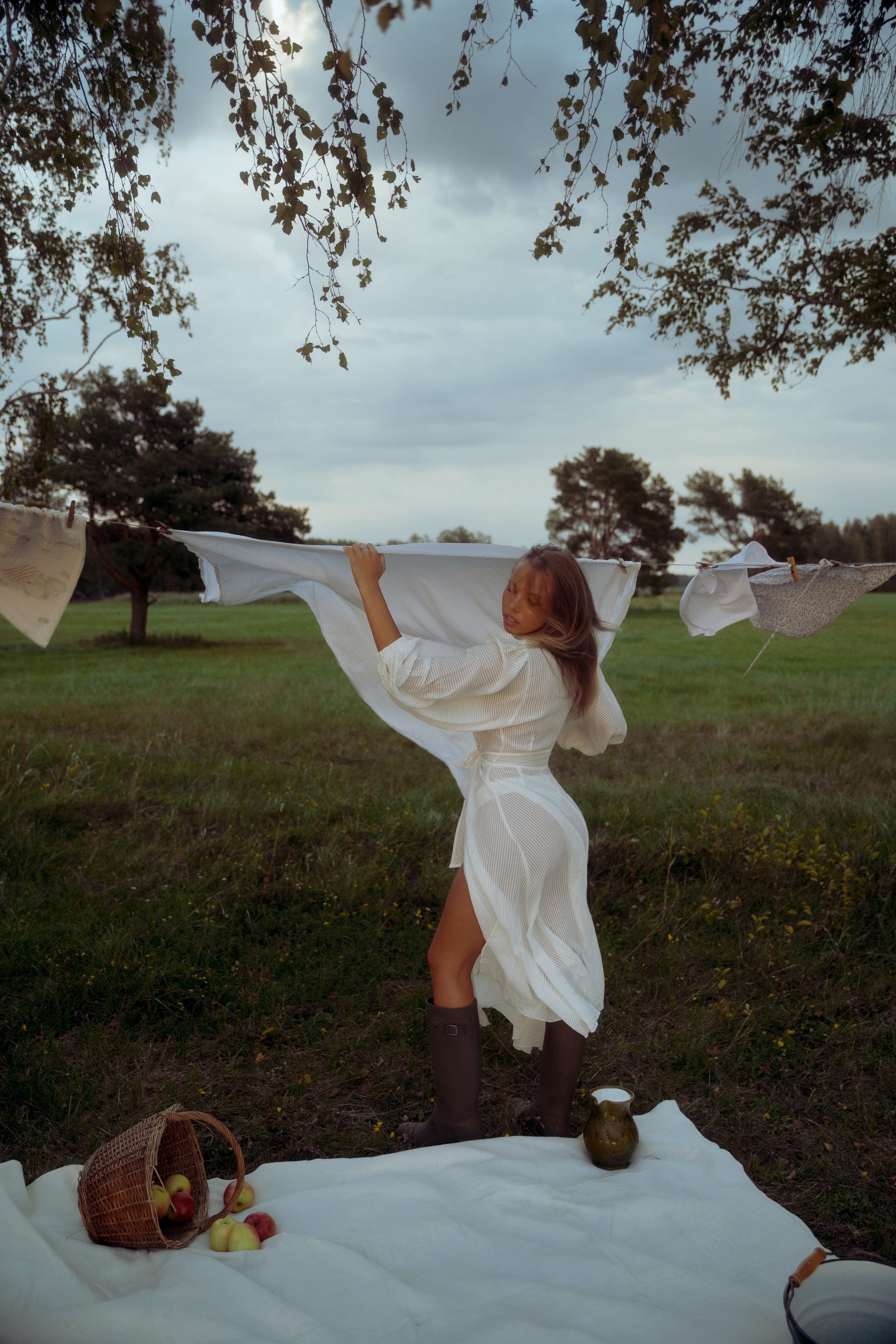 Storm, linen and milk