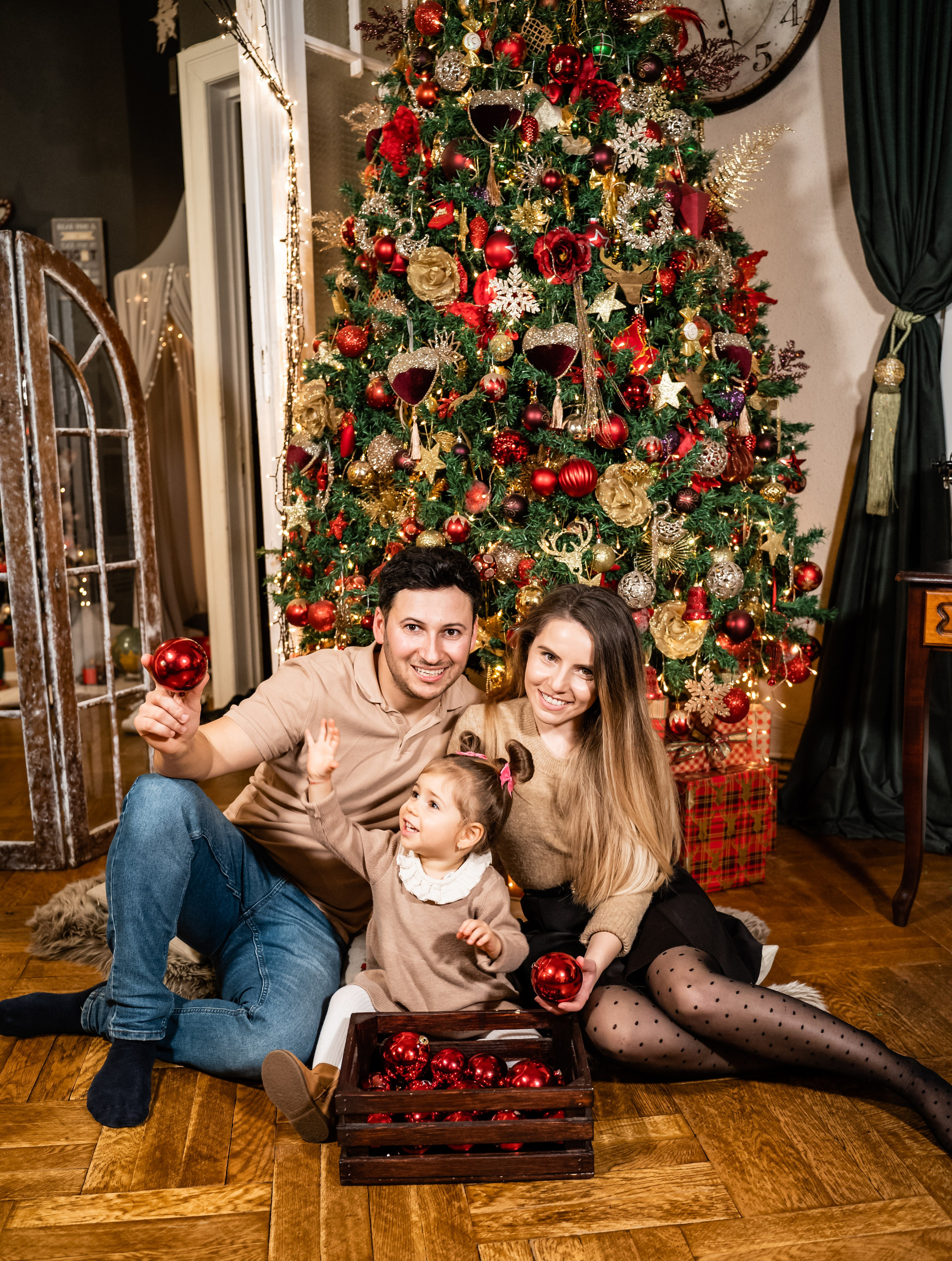 Clara and family. Acasă
