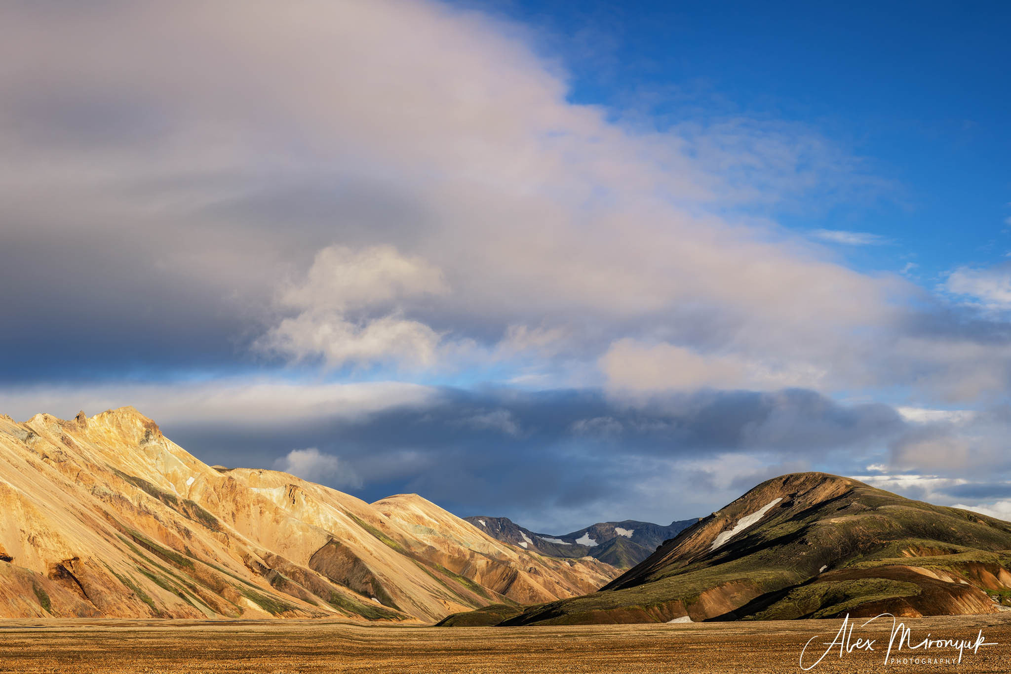 Iceland Hiking Adventure. Pet, Senior, Landscape, portrait studio, photographer in Miami and Sou