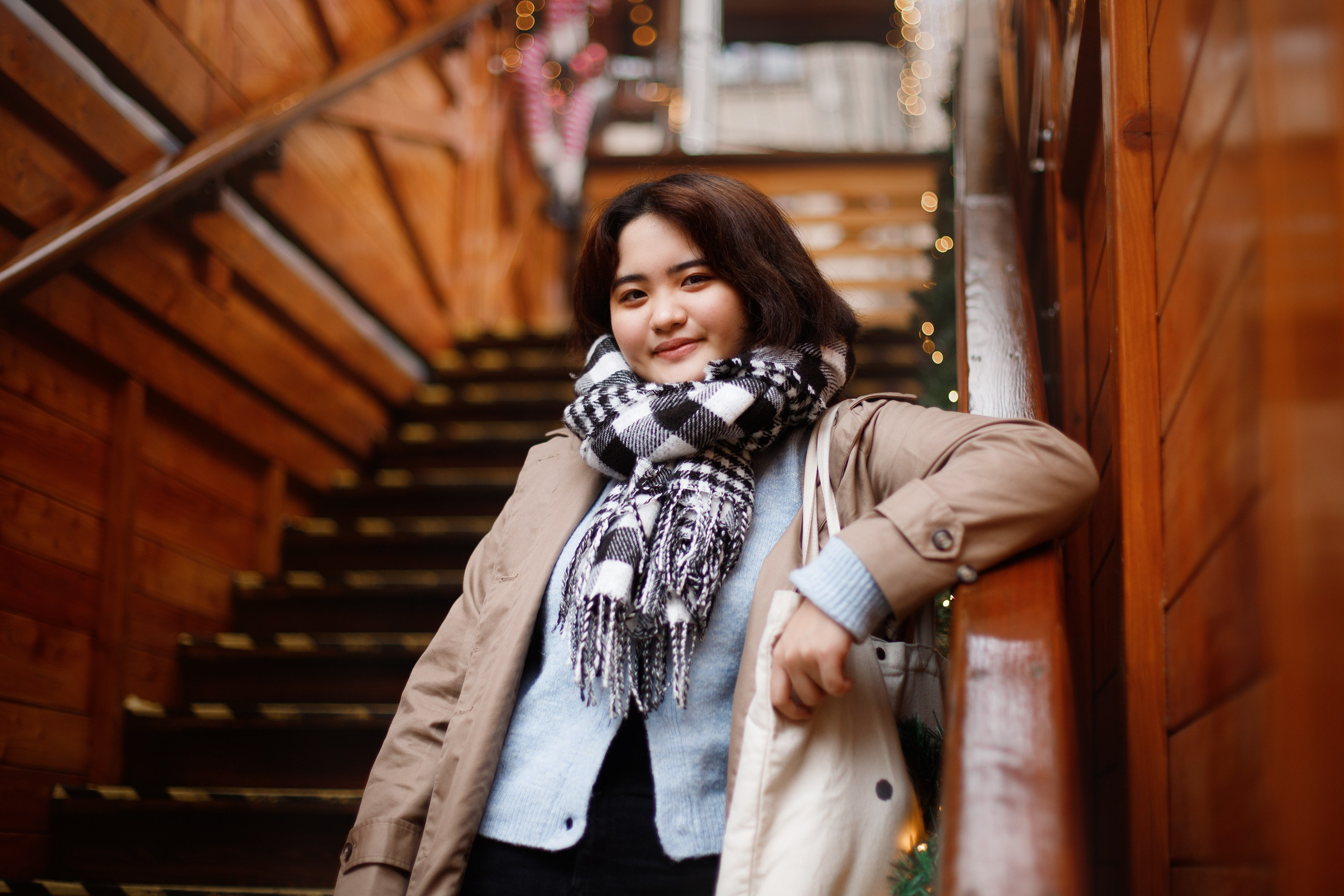 Misaki at christmas market. Kaja | fotograf psów we Wrocławiu