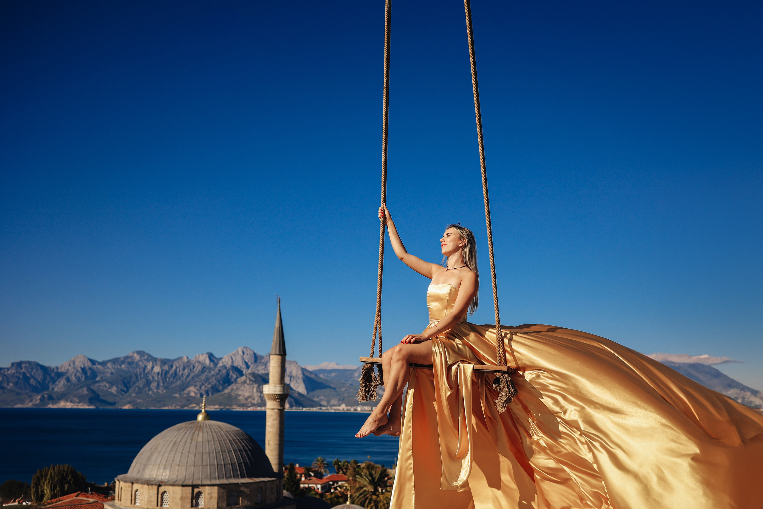 Flying dresses for rent. Photographer in Turkey, Antalya, Kemer, Belek, Side, Kas, Fethiye