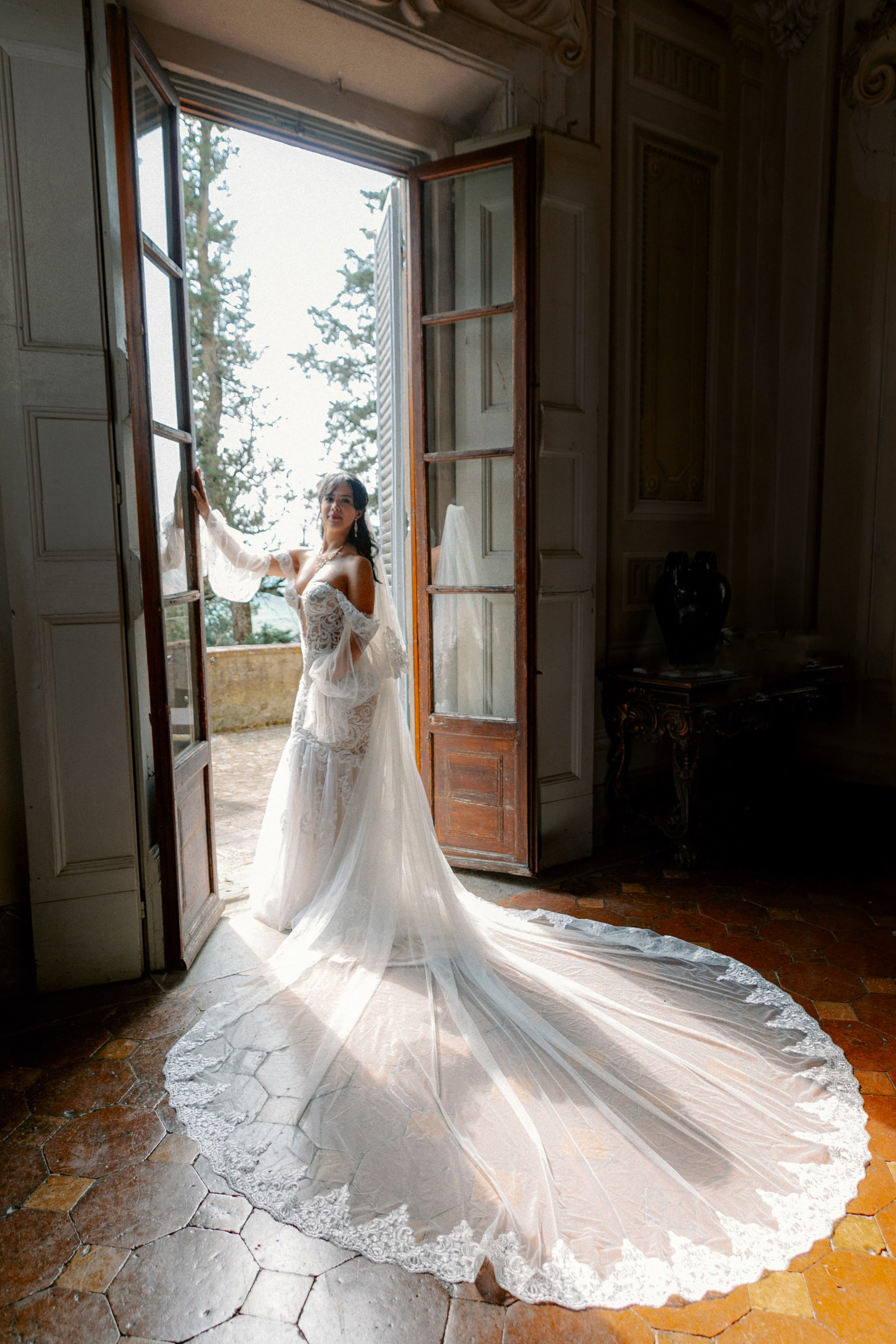 Tuscany Castello di Montegufoni wedding. Iurkovski PHOTOGRAPHY in Europe. Luxury destination weddings and events