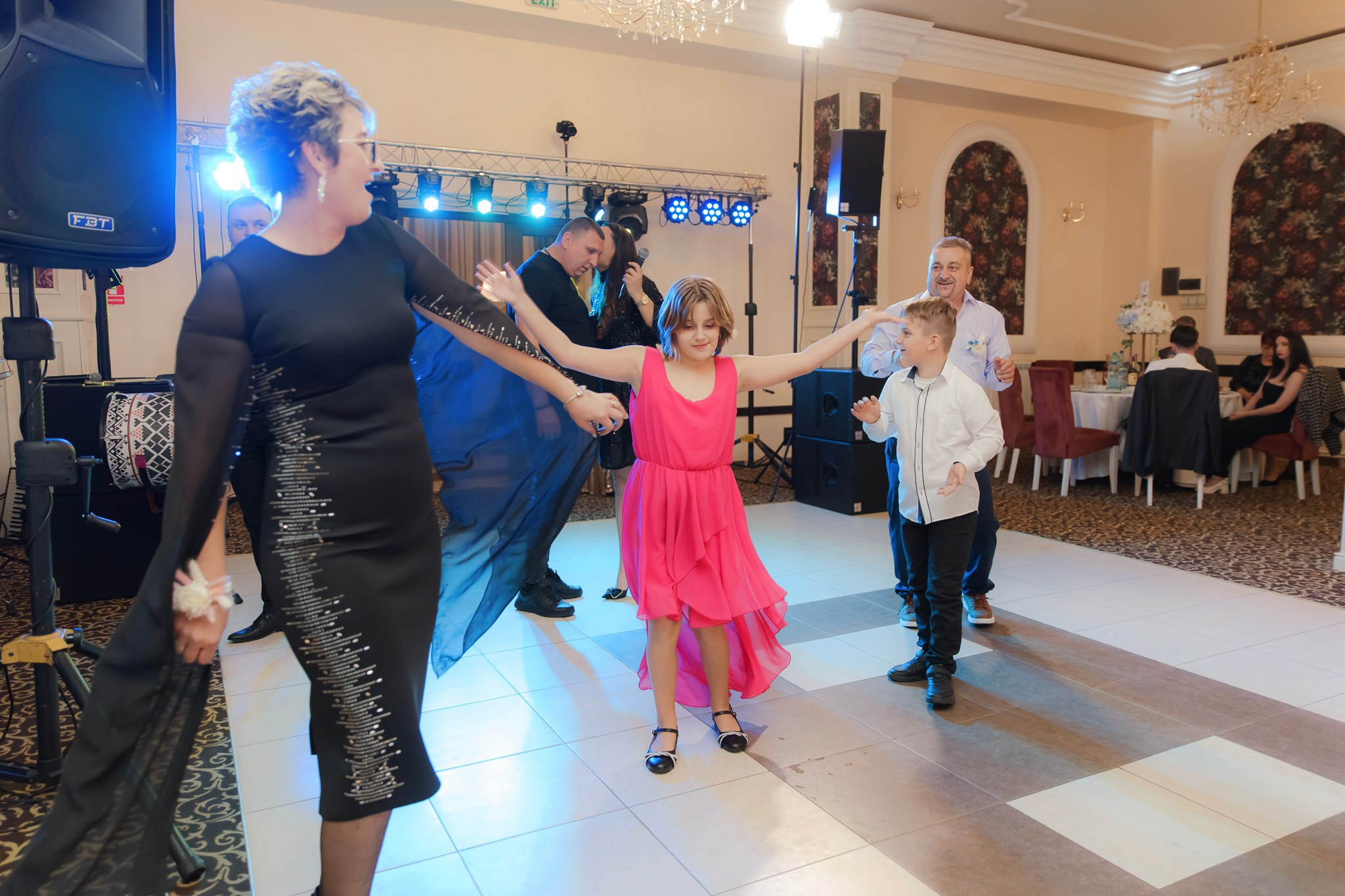 Mihai & Oana. Servicii foto-video profesionale, pentru momente de neuitat