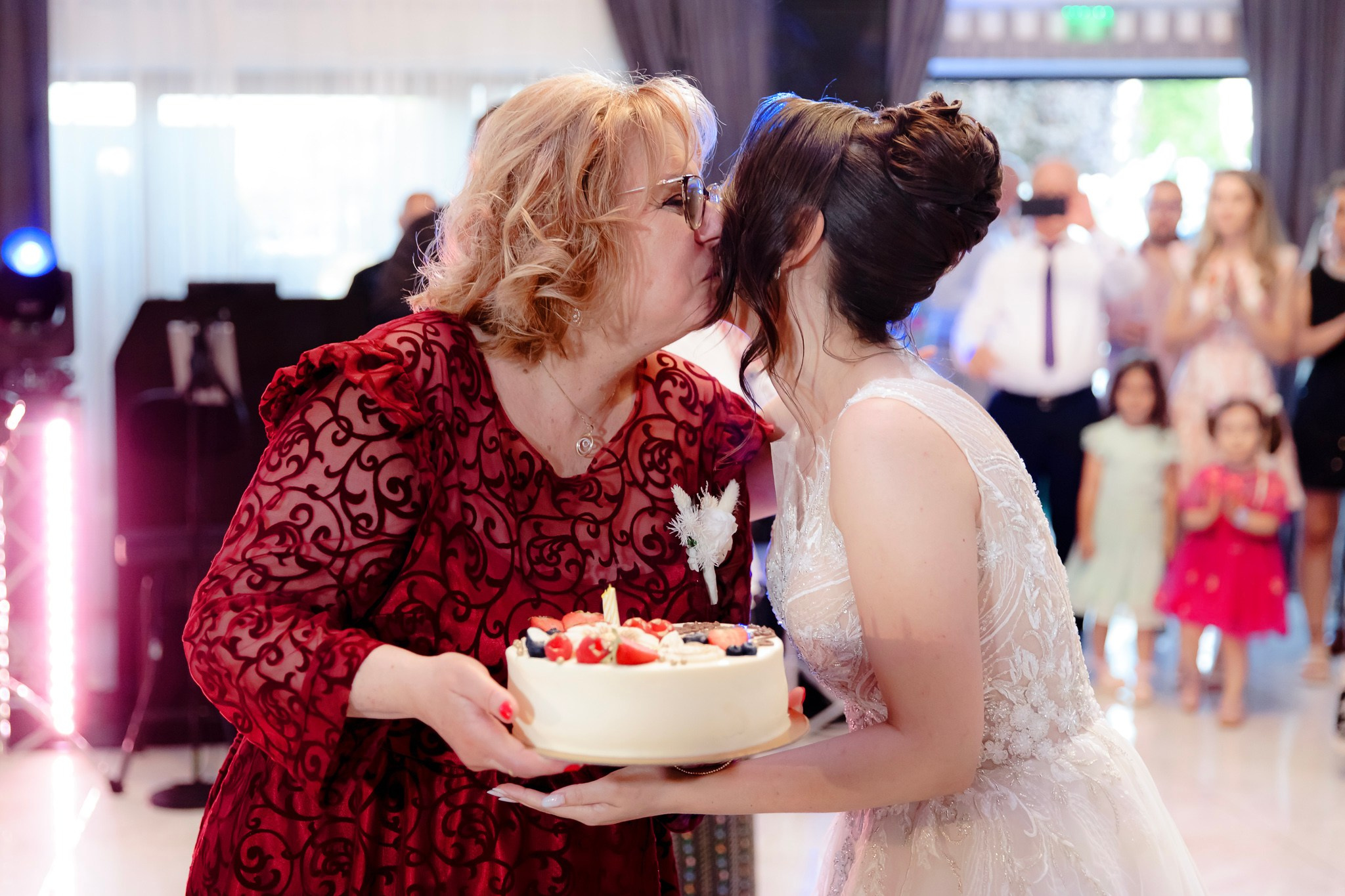 Ioana & Ionuț | Nuntă de poveste la Păstrăvăria Poiana din Mălini județul Suceava. Servicii foto-video profesionale, pentru momente de neuitat